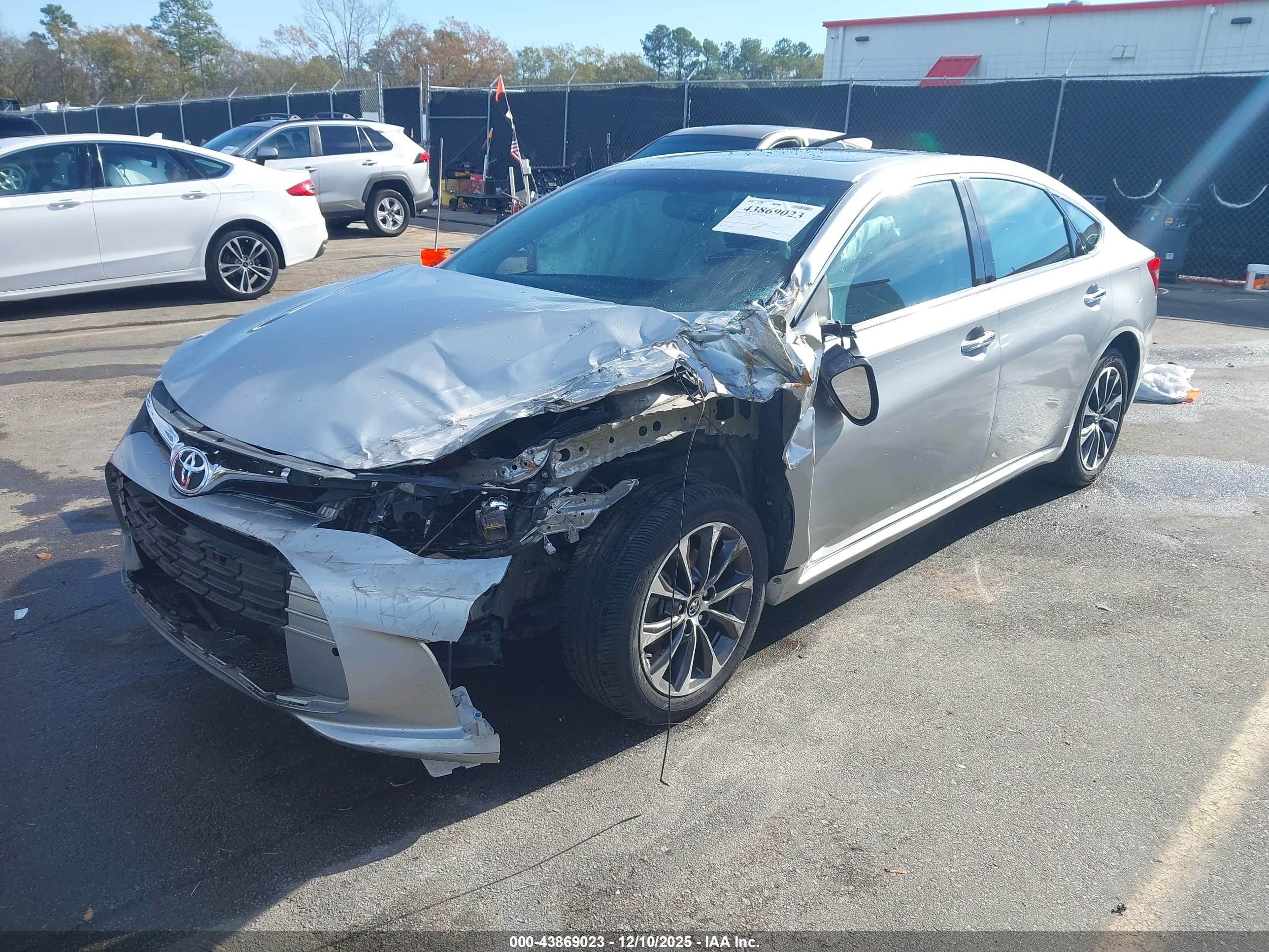 TOYOTA AVALON image 2