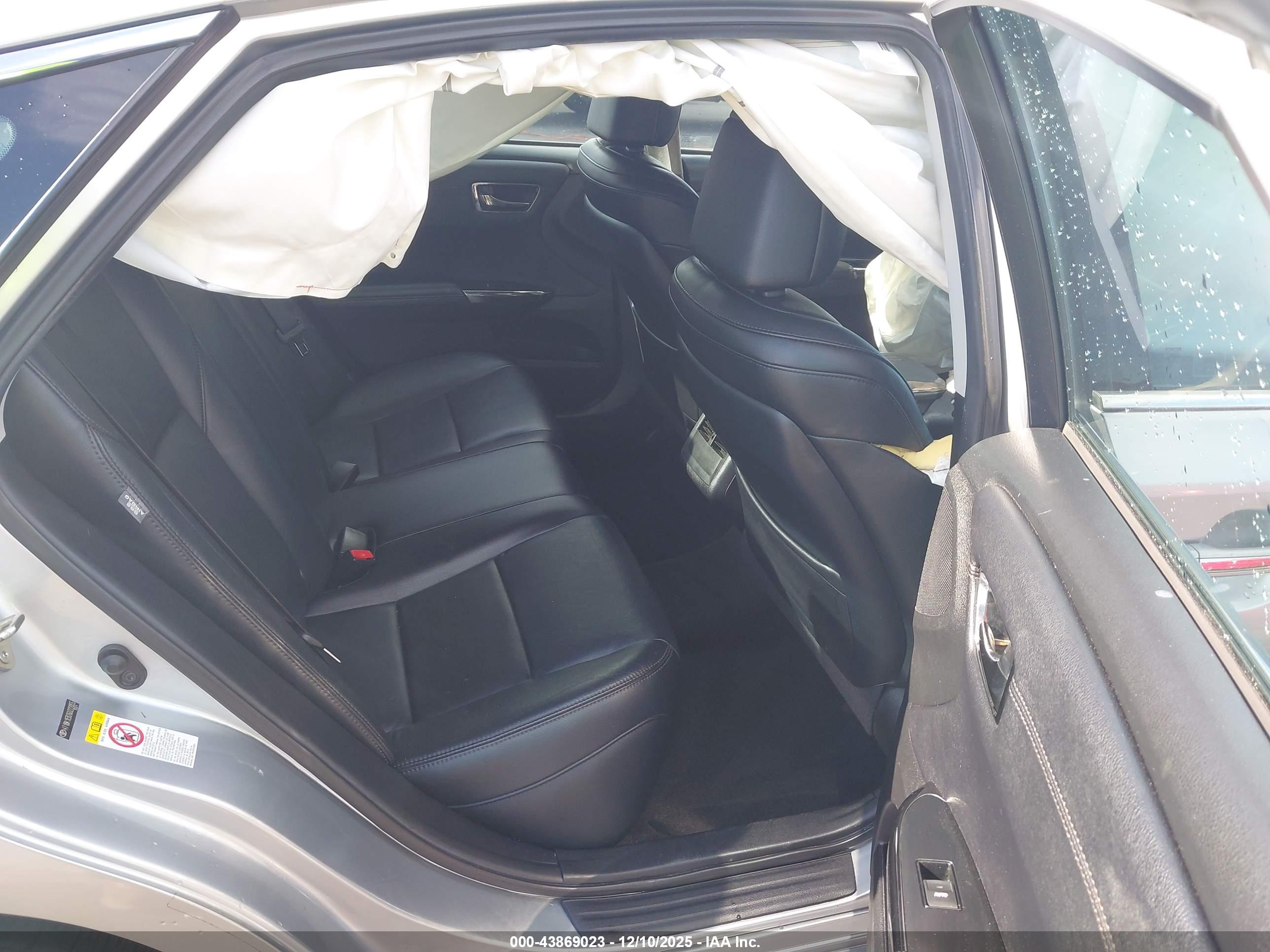 TOYOTA AVALON image 8