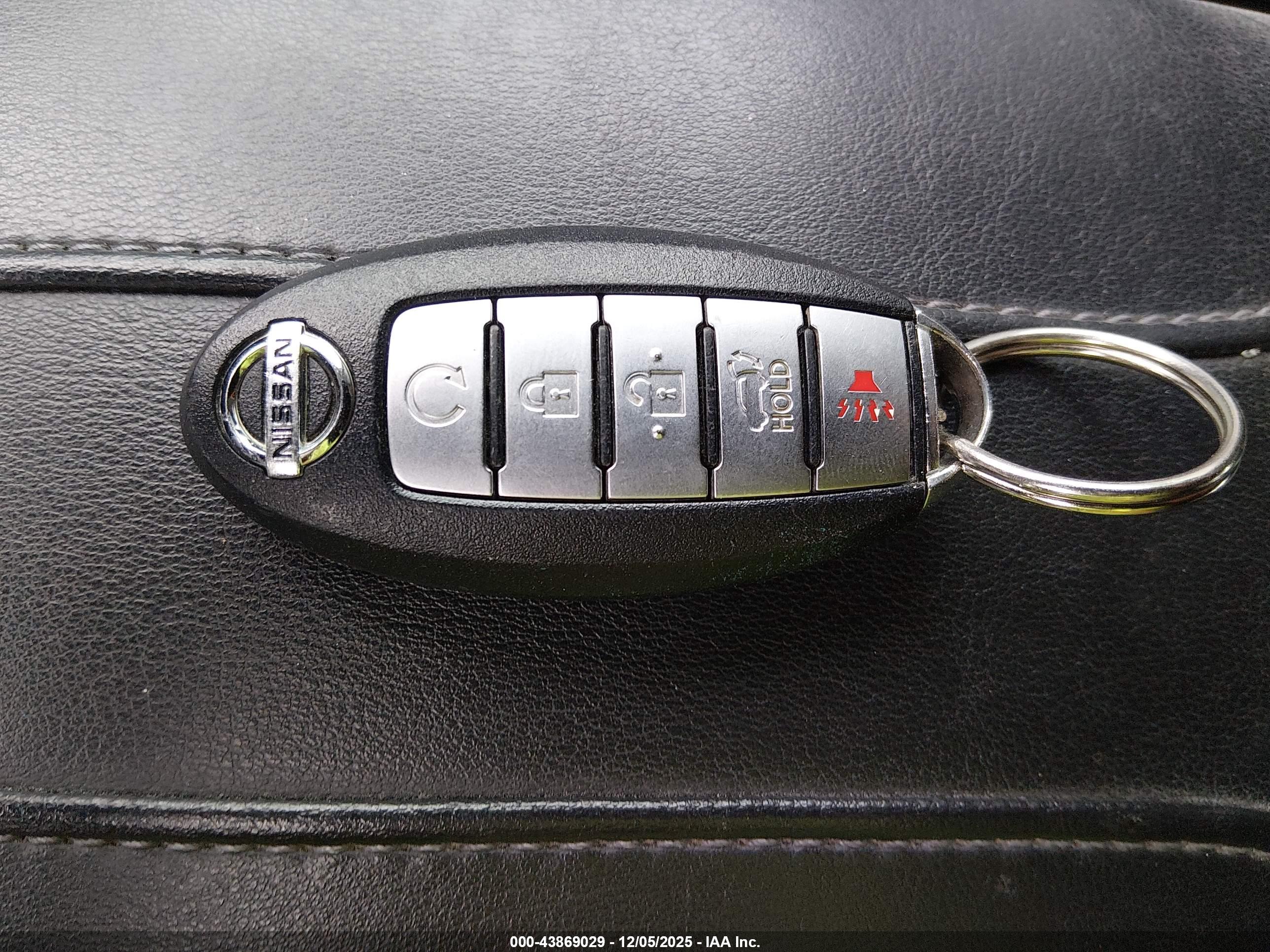 NISSAN ROGUE image 11