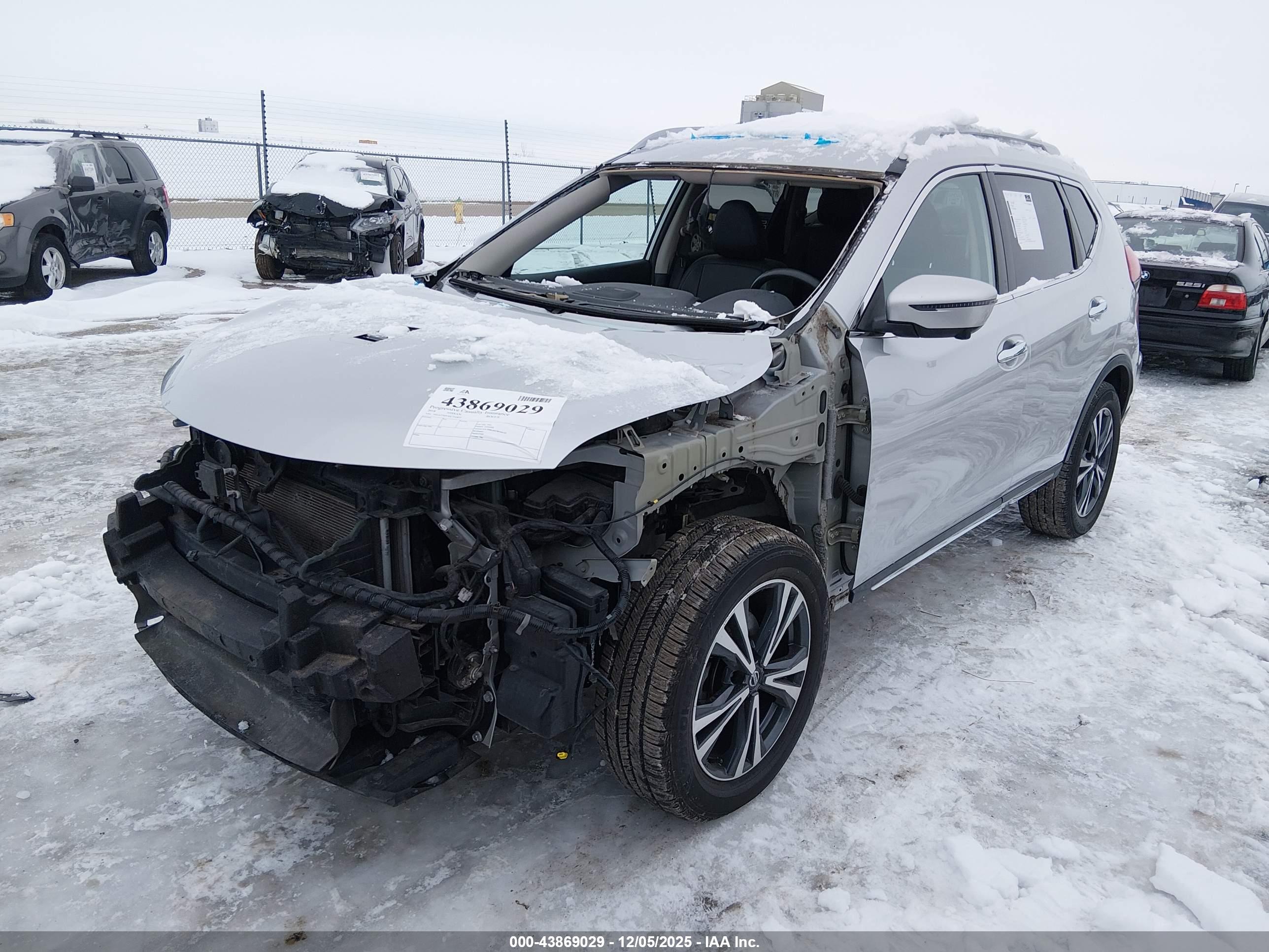NISSAN ROGUE image 2