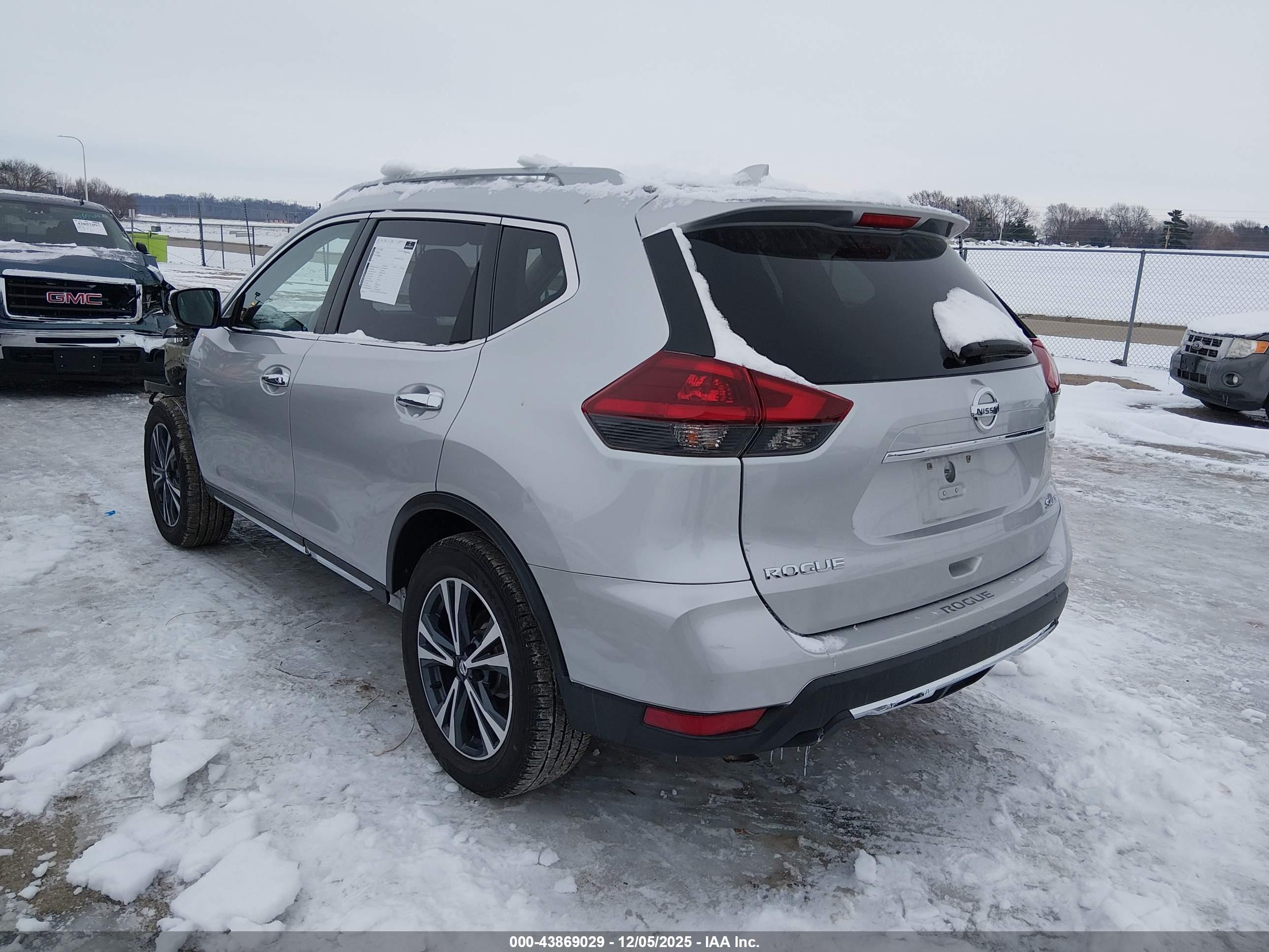 NISSAN ROGUE image 3