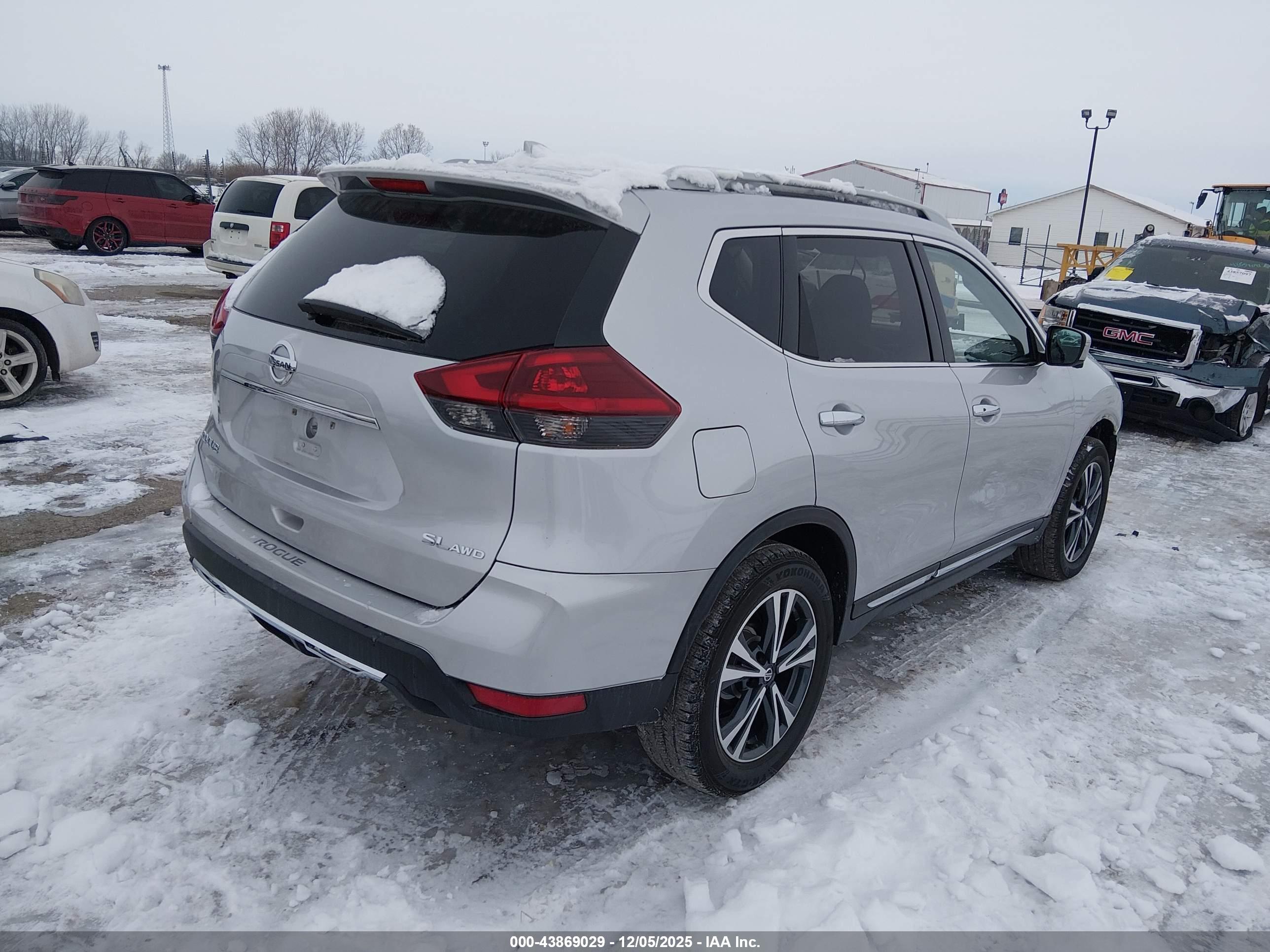 NISSAN ROGUE image 4