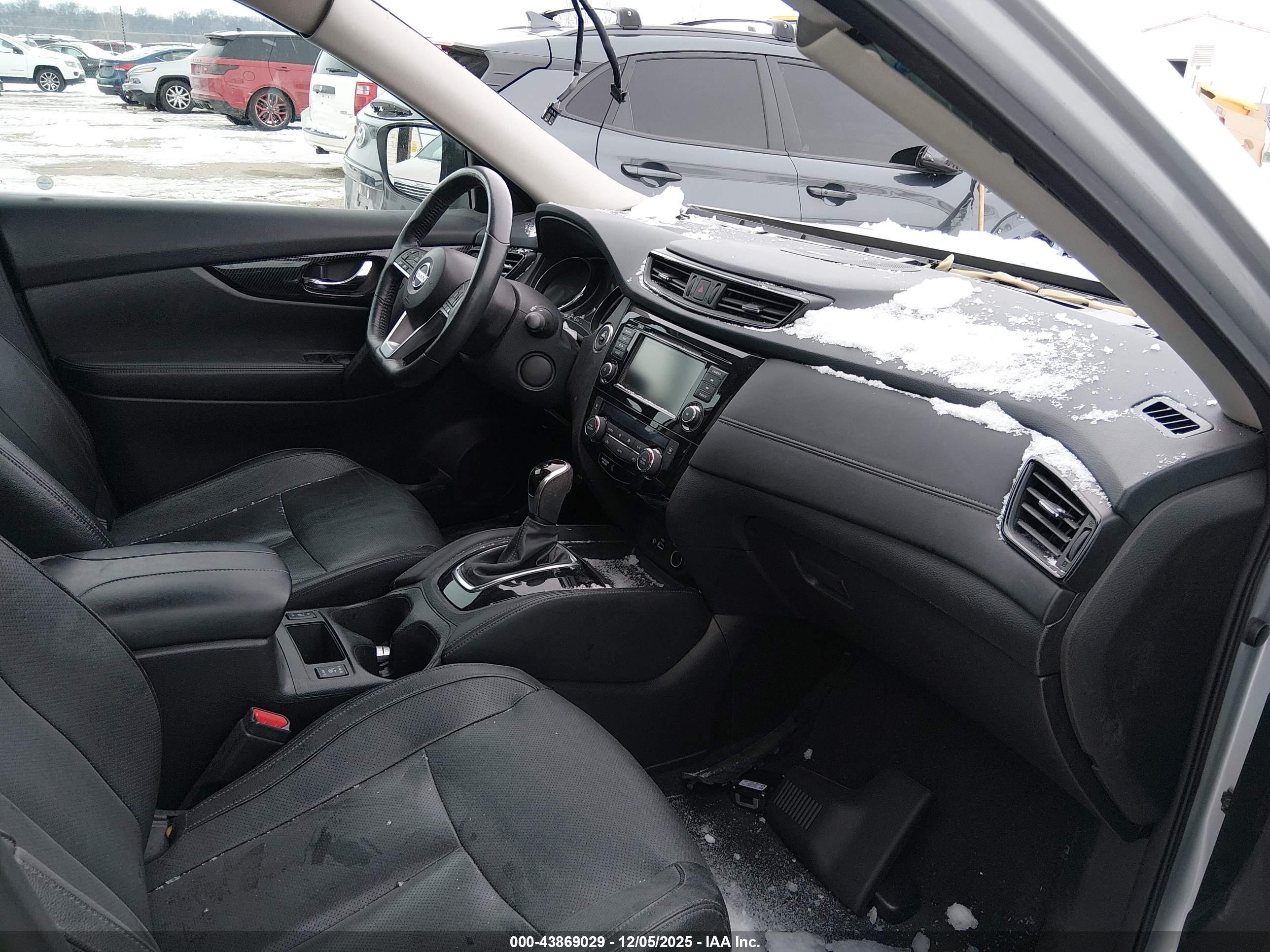 NISSAN ROGUE image 5
