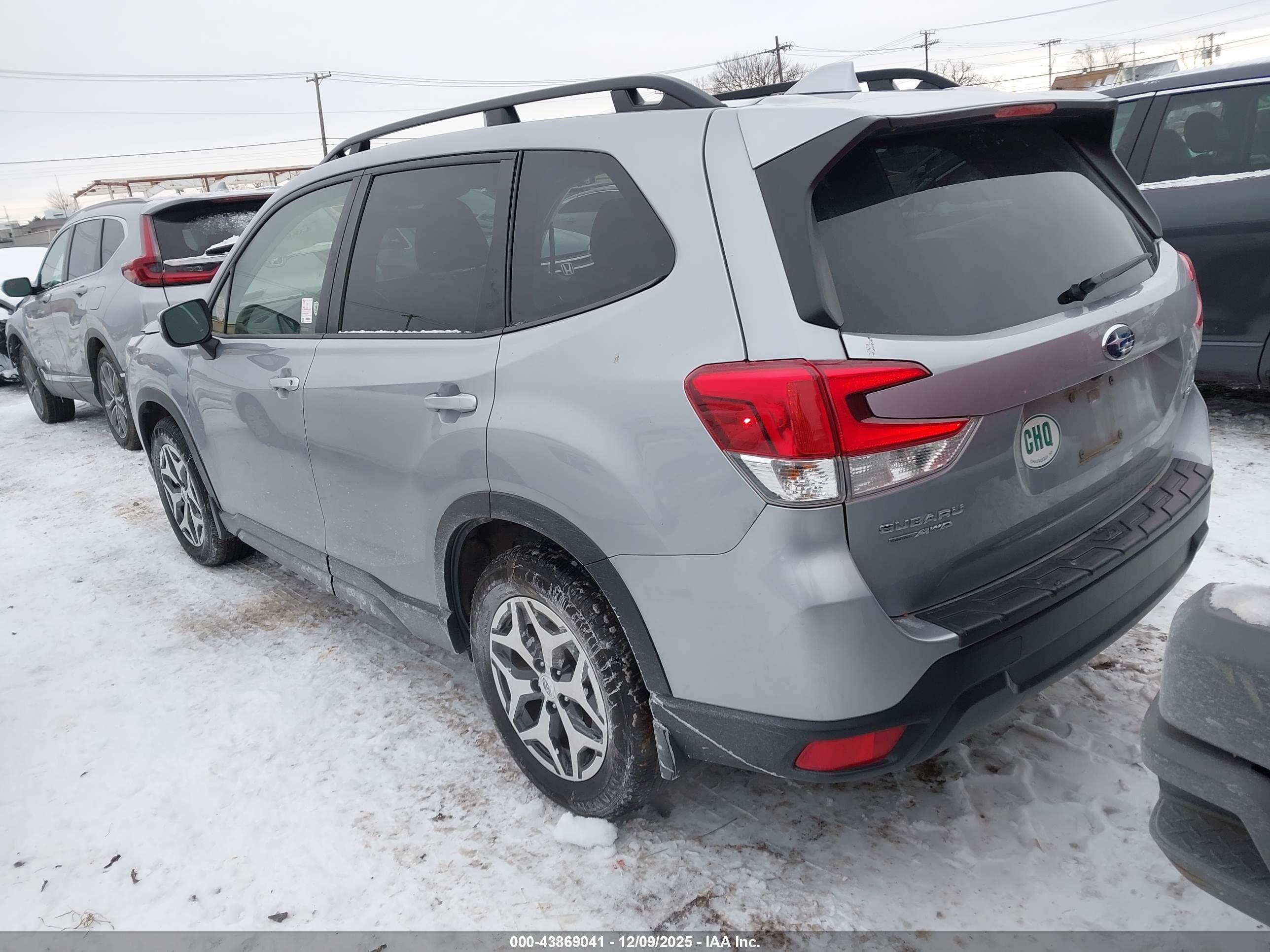 SUBARU FORESTER image 3