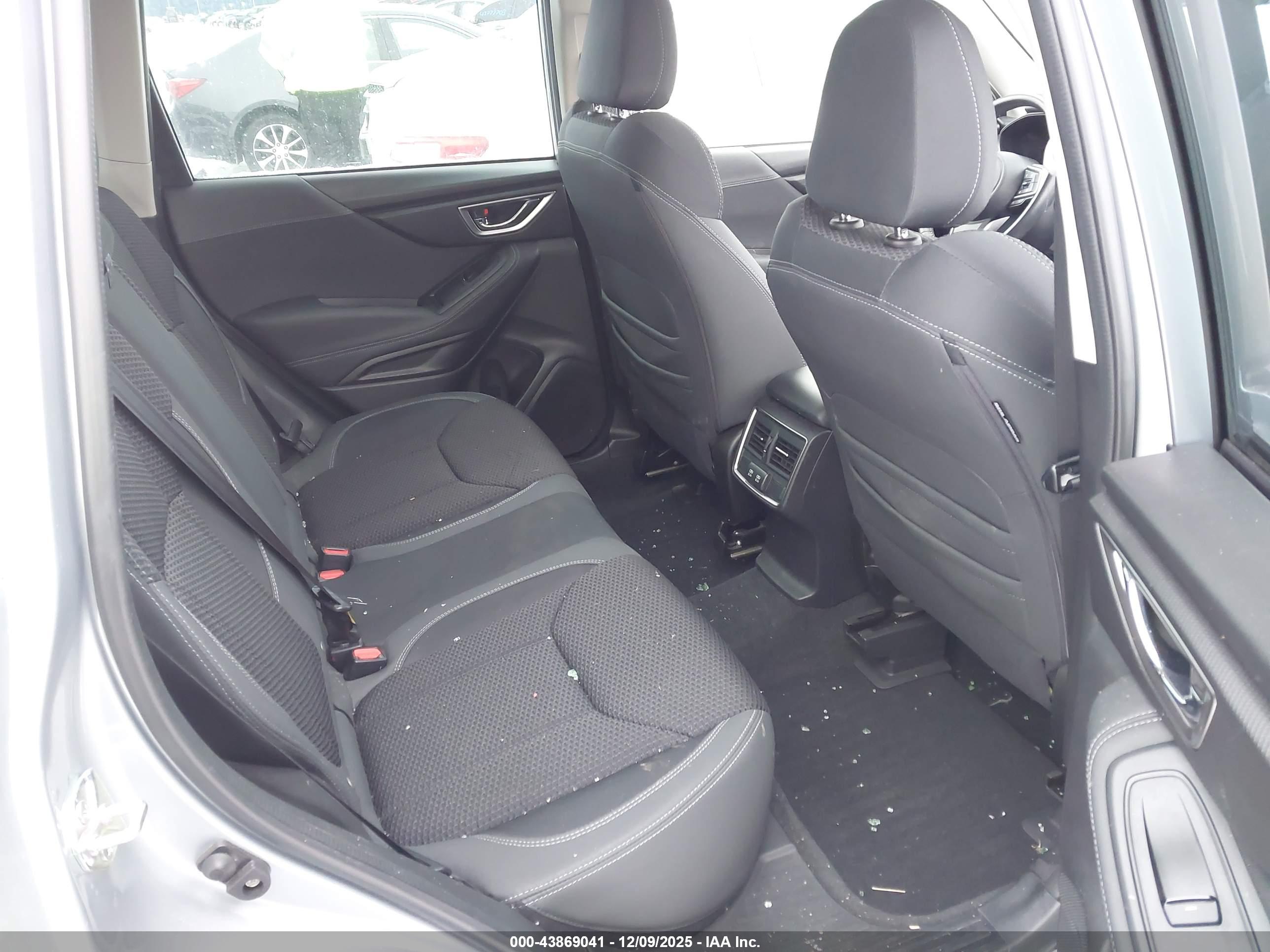 SUBARU FORESTER image 8