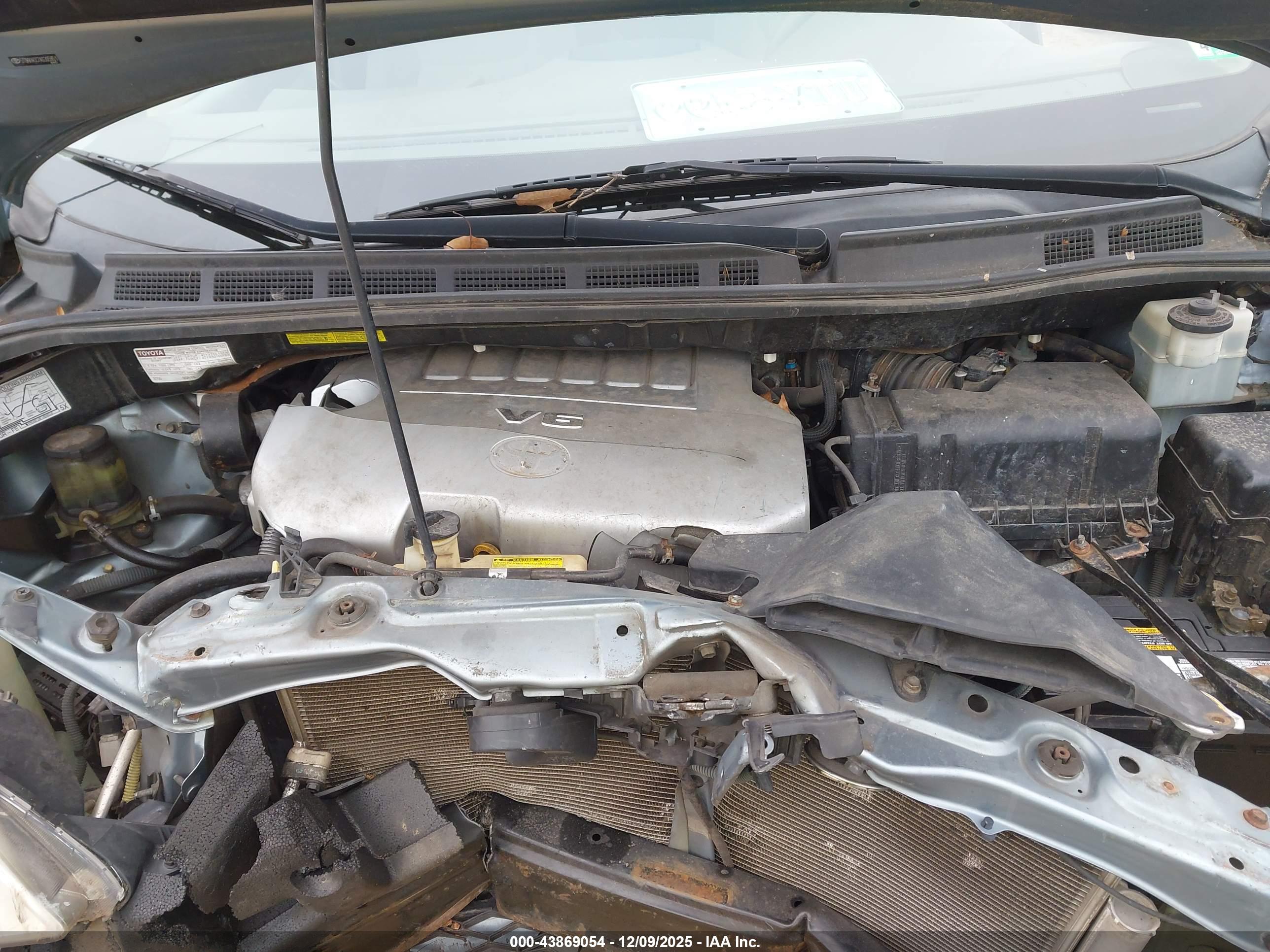 TOYOTA SIENNA image 10