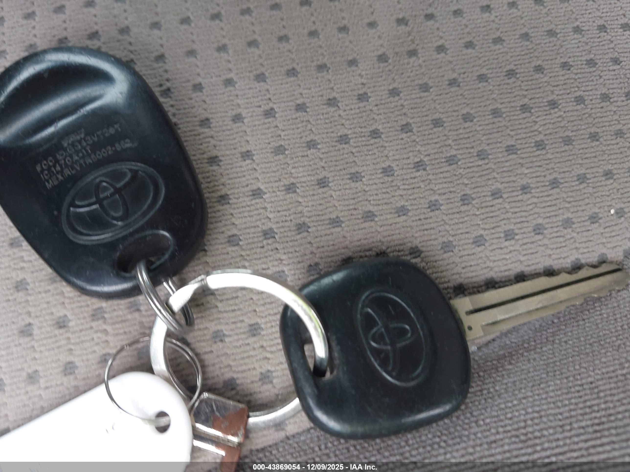 TOYOTA SIENNA image 11