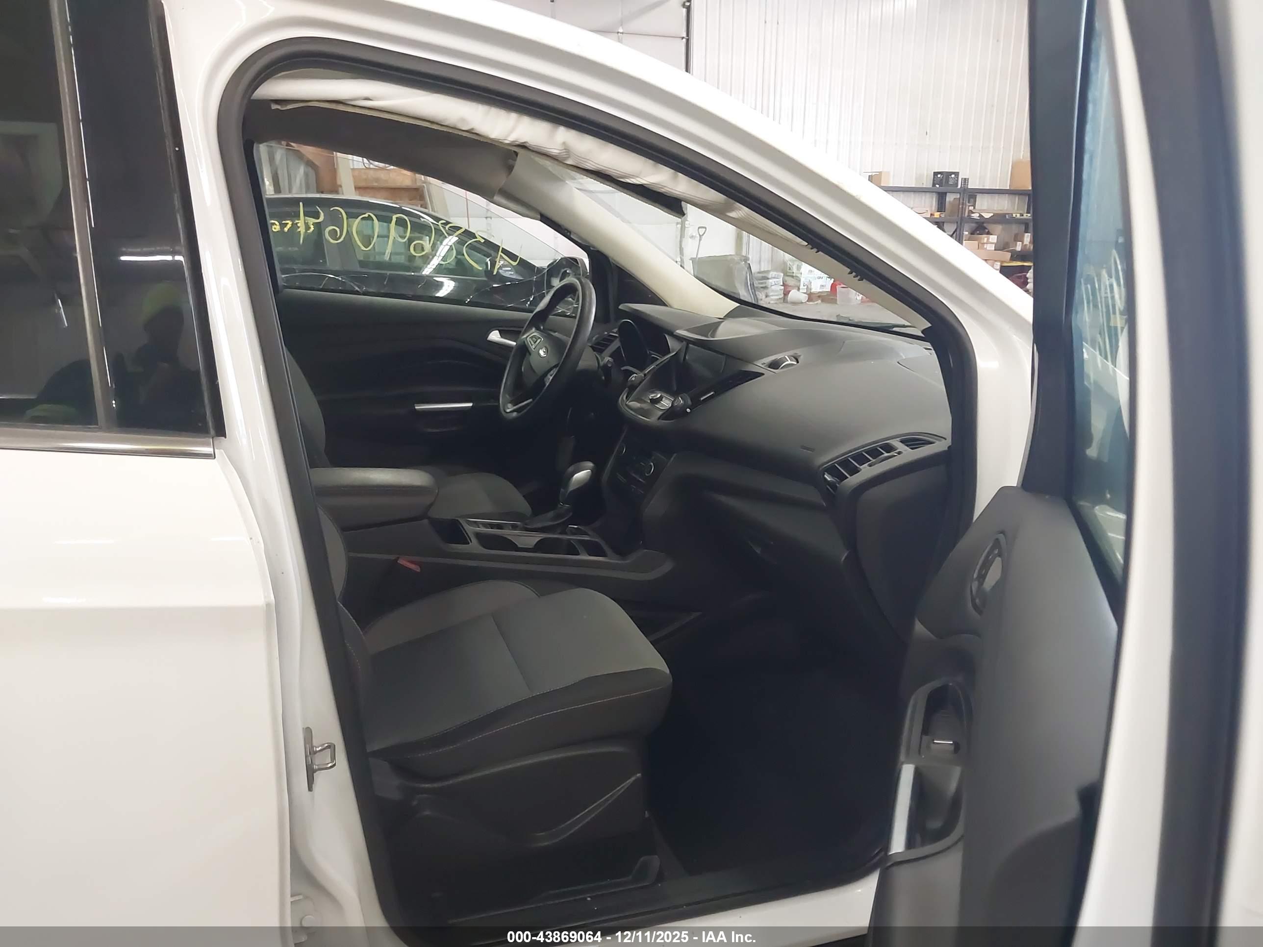 FORD ESCAPE image 5