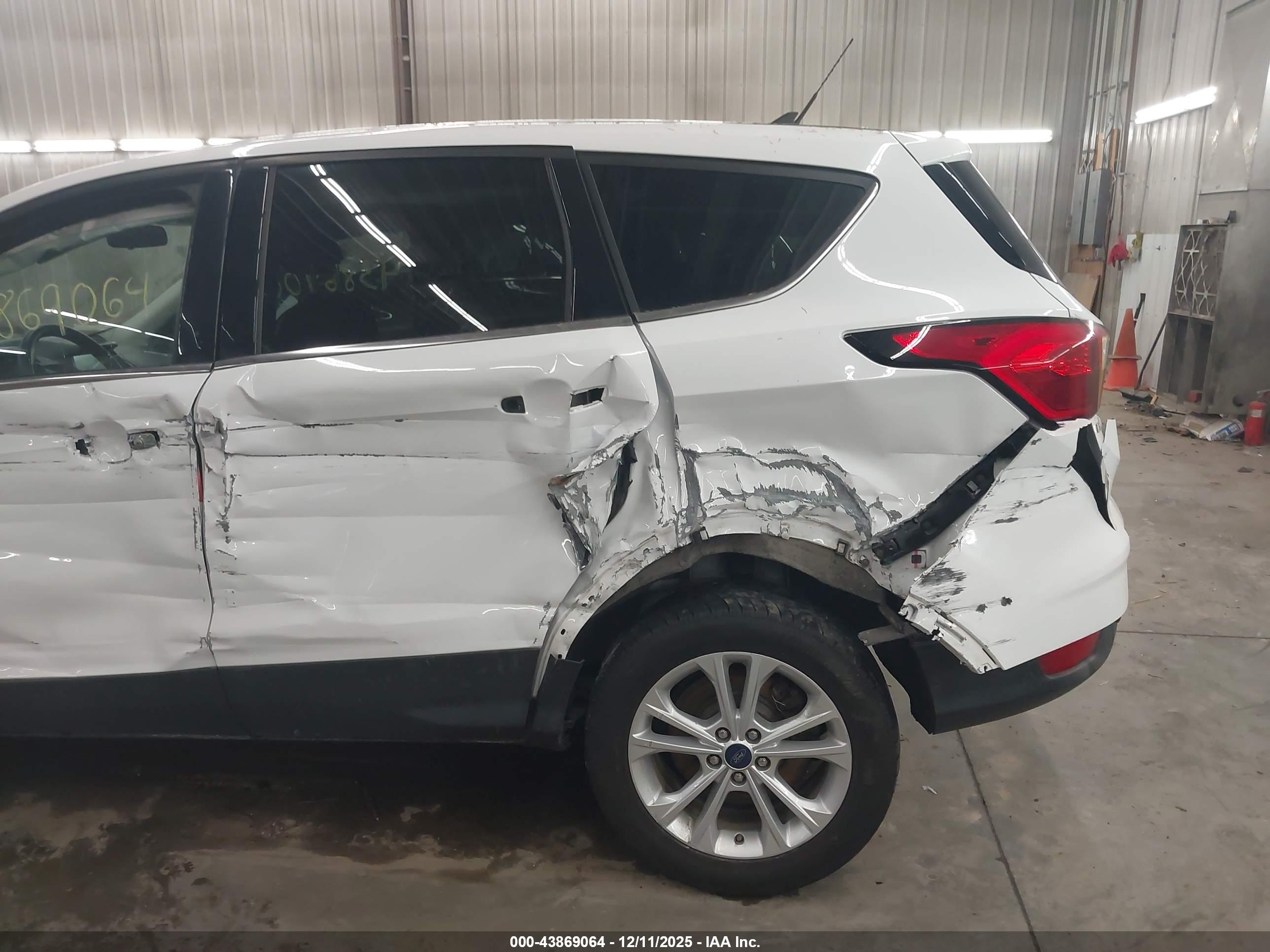 FORD ESCAPE image 6