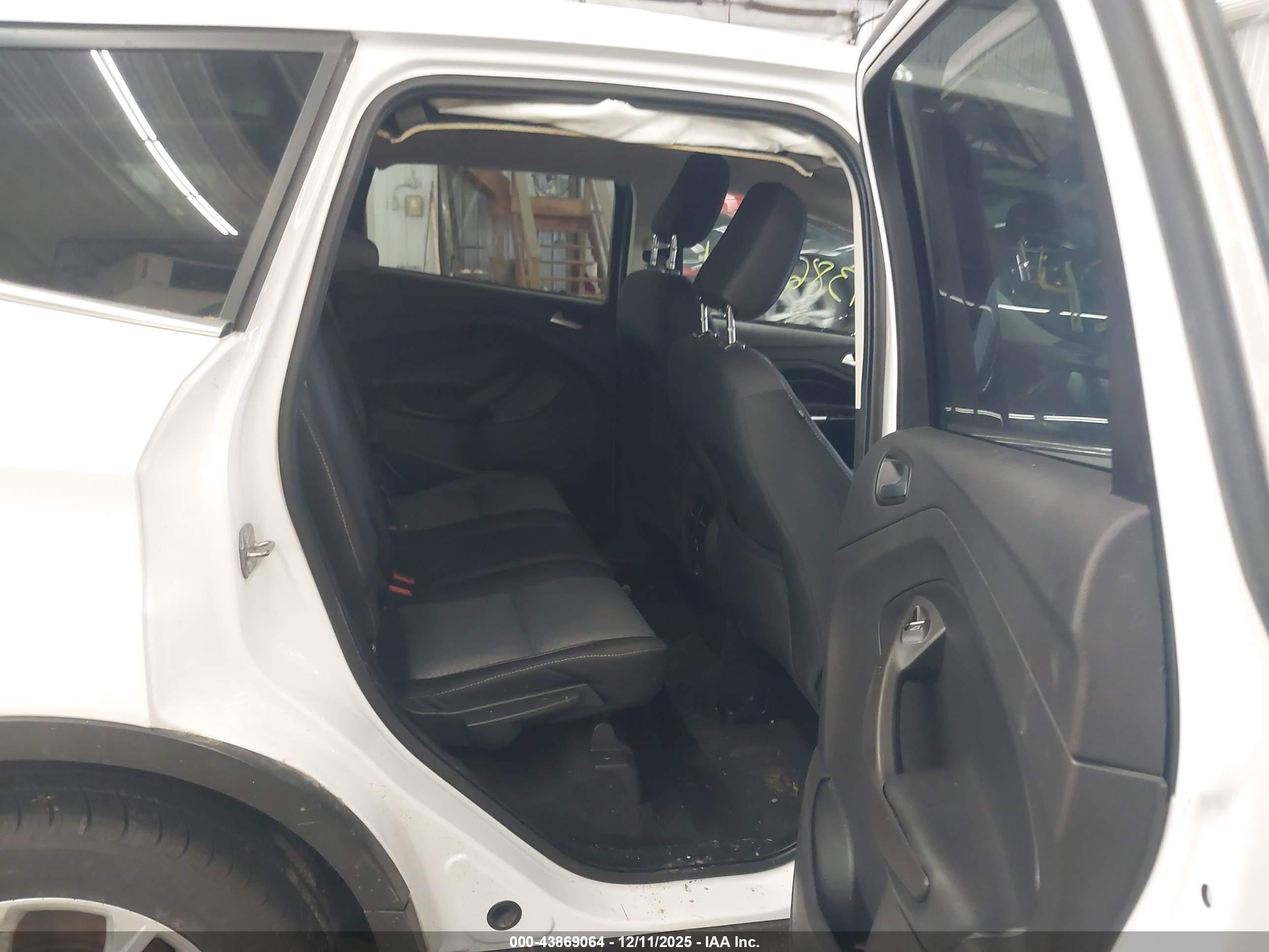 FORD ESCAPE image 8