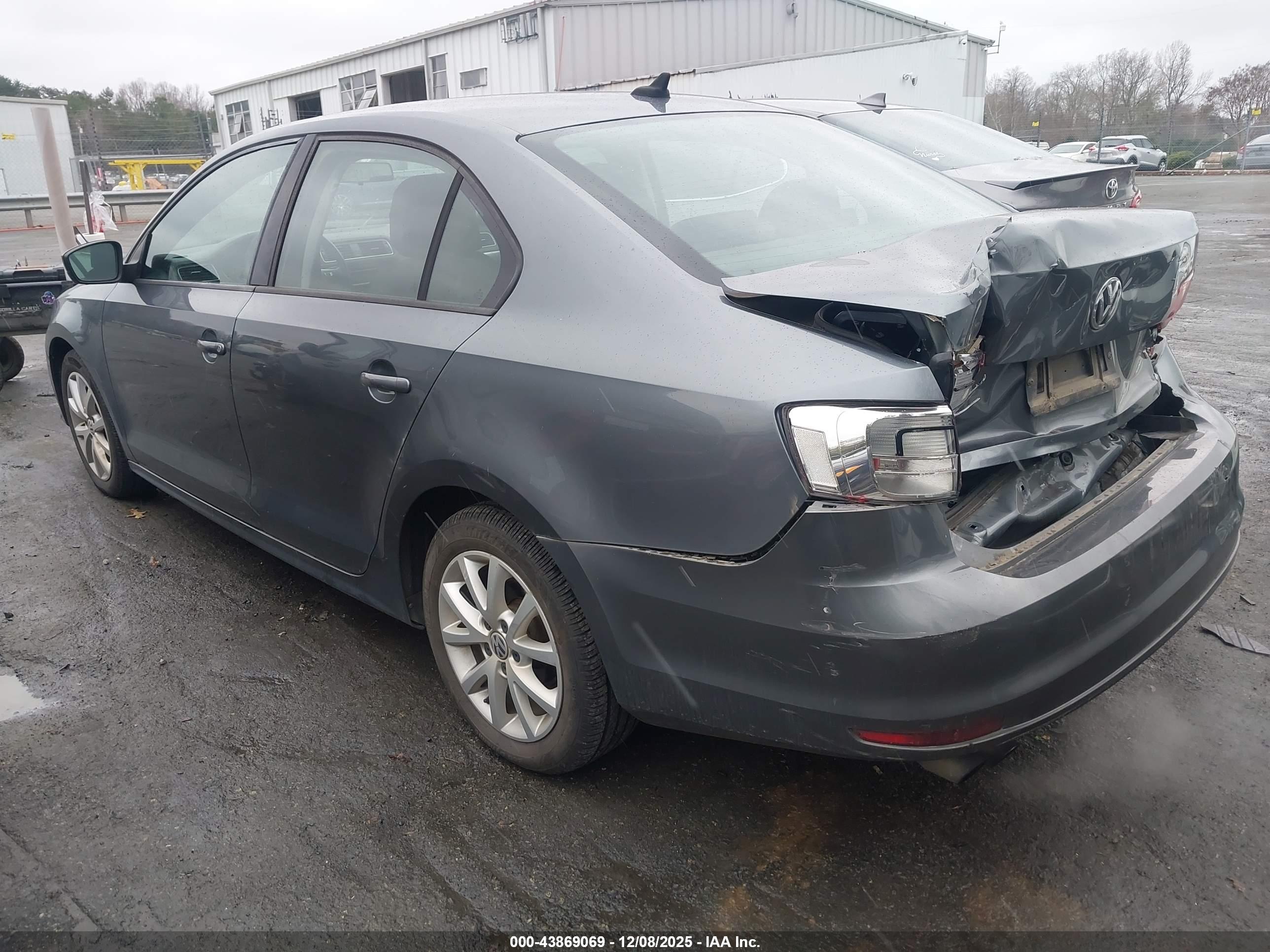 VOLKSWAGEN JETTA image 3