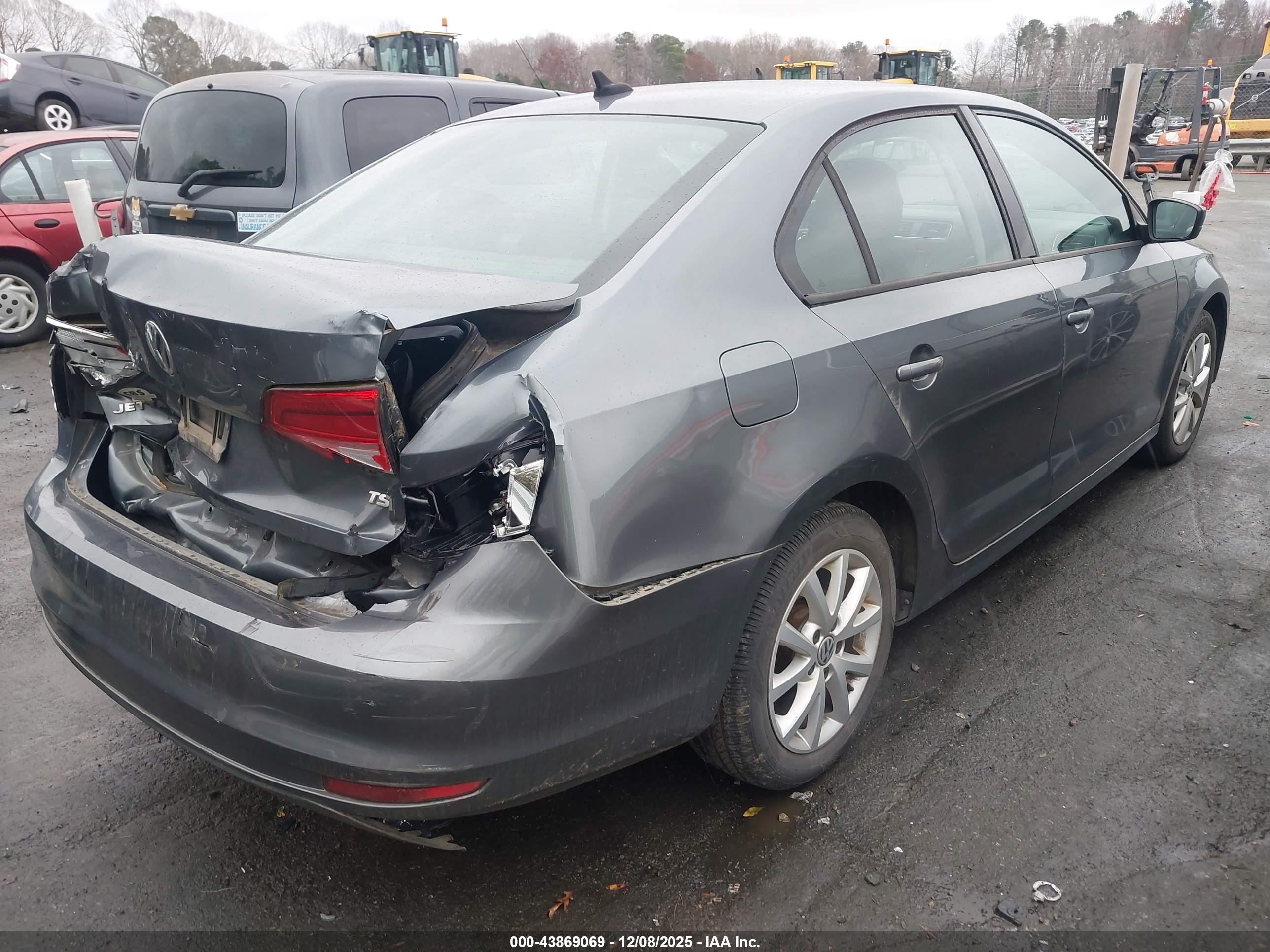 VOLKSWAGEN JETTA image 4