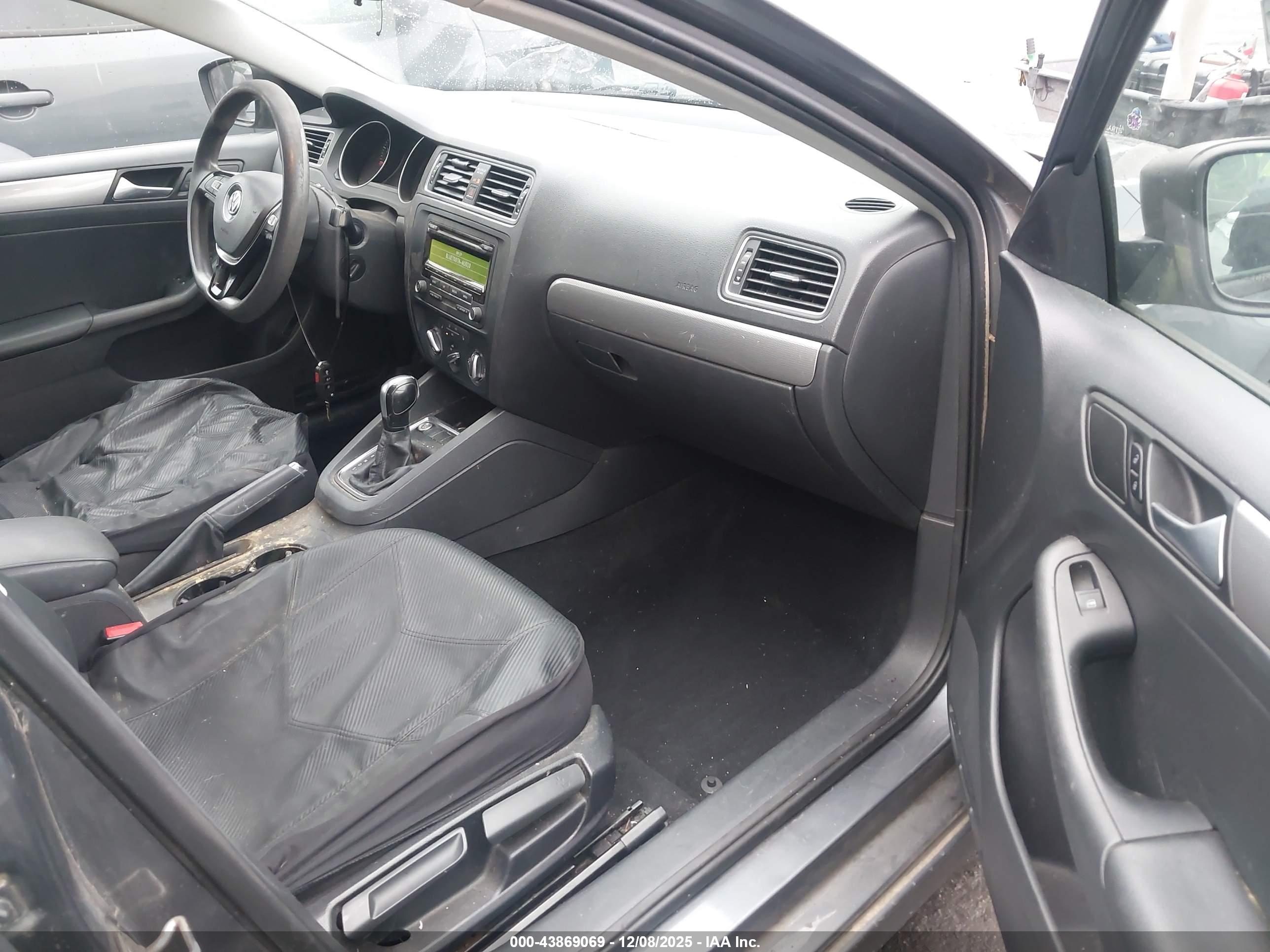 VOLKSWAGEN JETTA image 5