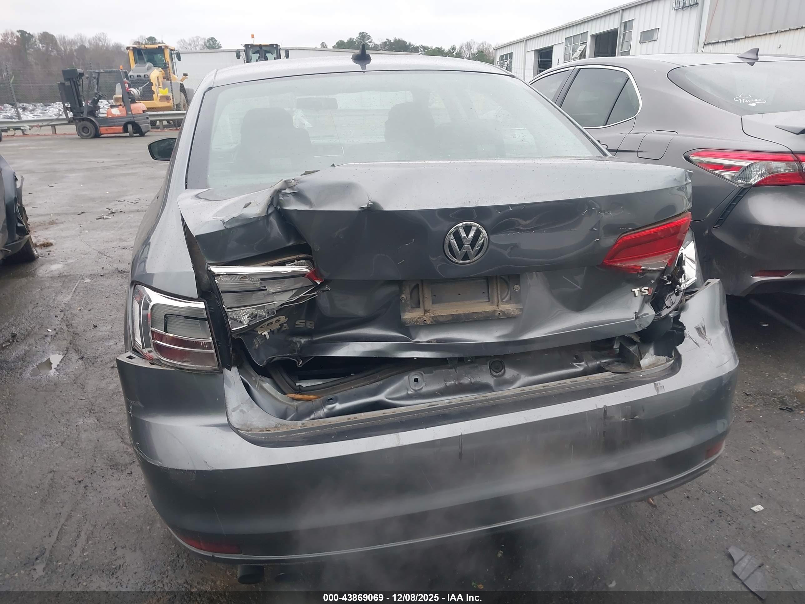 VOLKSWAGEN JETTA image 6