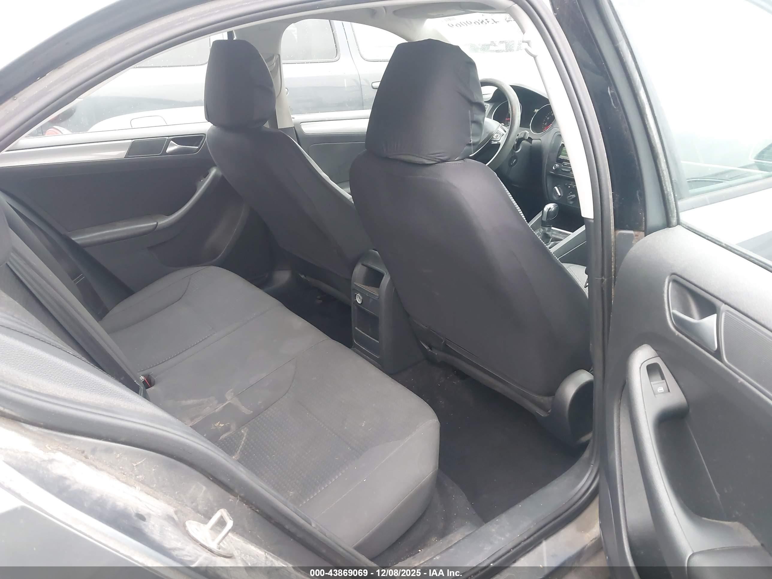 VOLKSWAGEN JETTA image 8