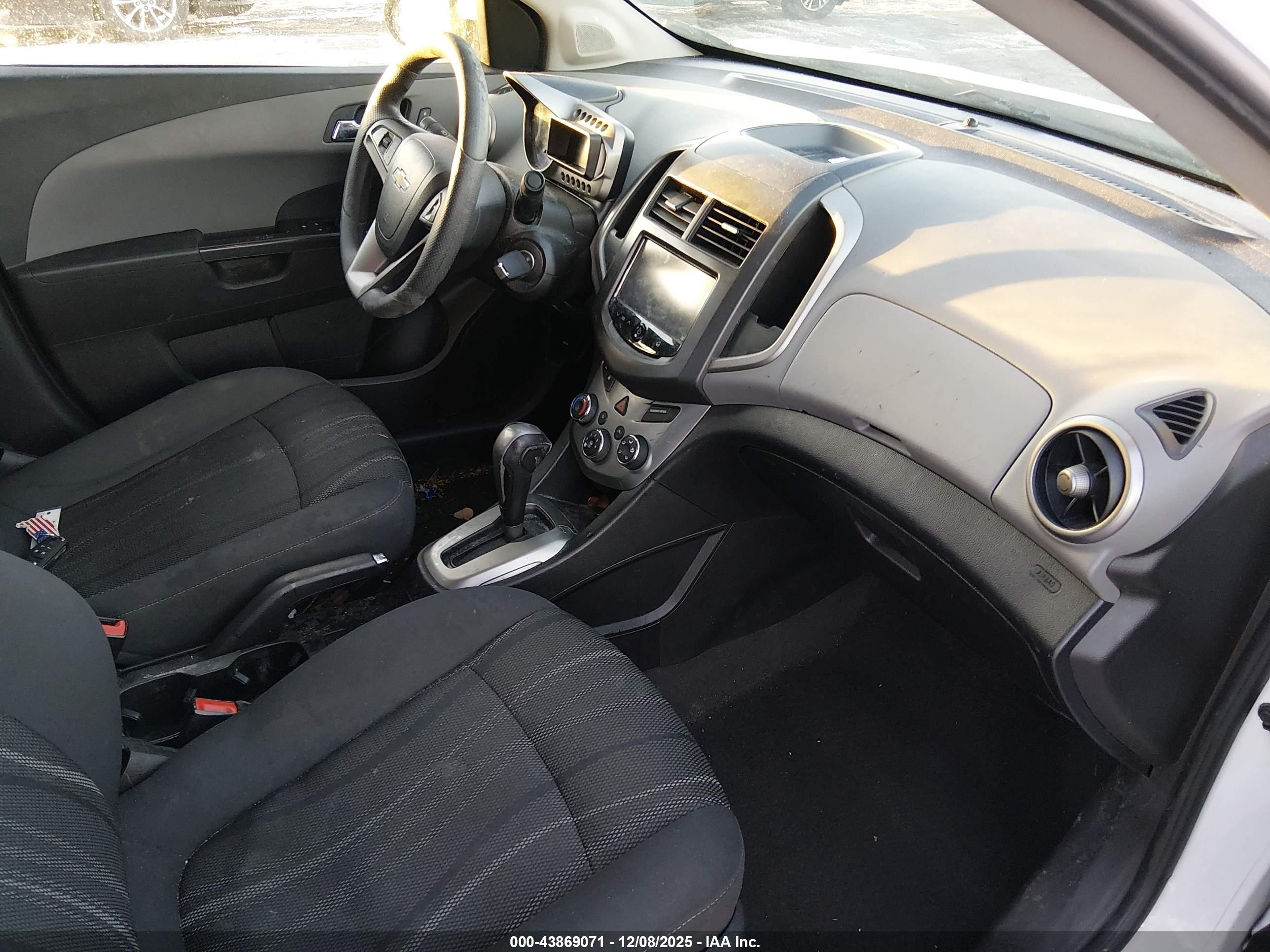 CHEVROLET SONIC image 5