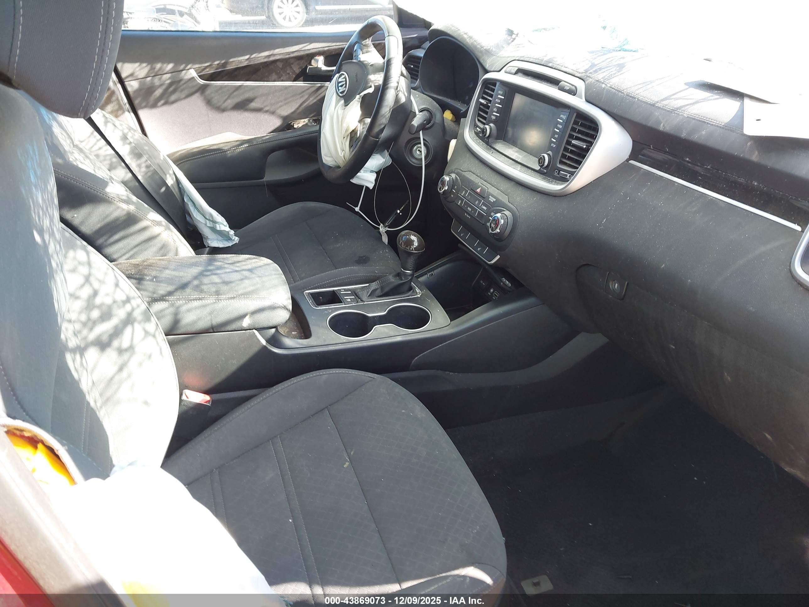 KIA SORENTO image 5