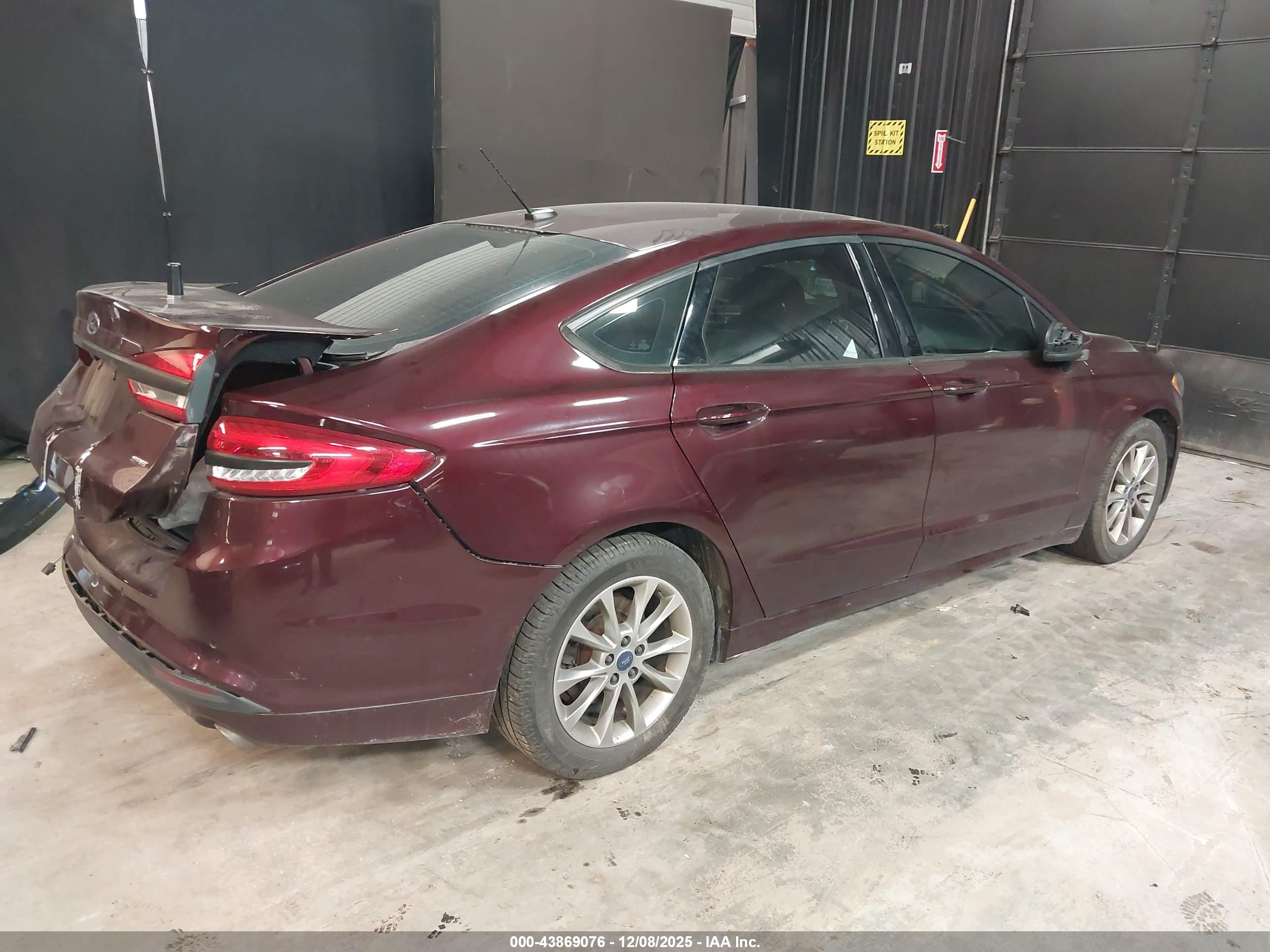 FORD FUSION image 4