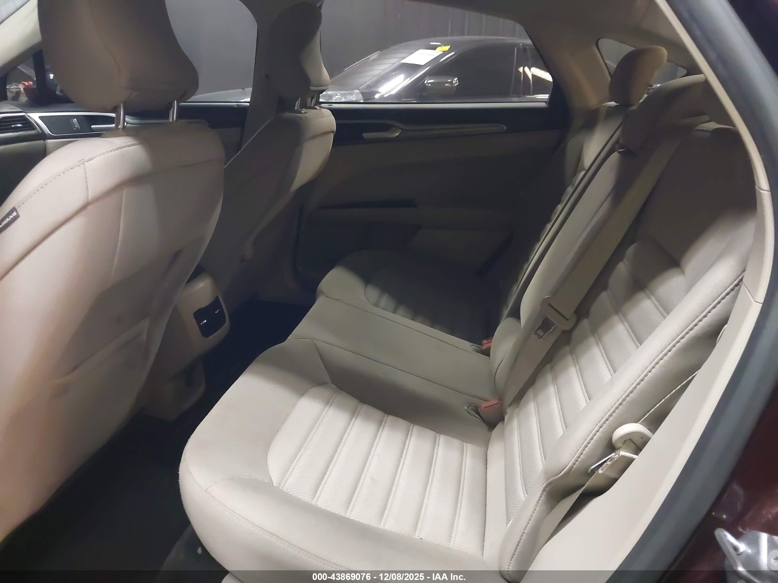 FORD FUSION image 8