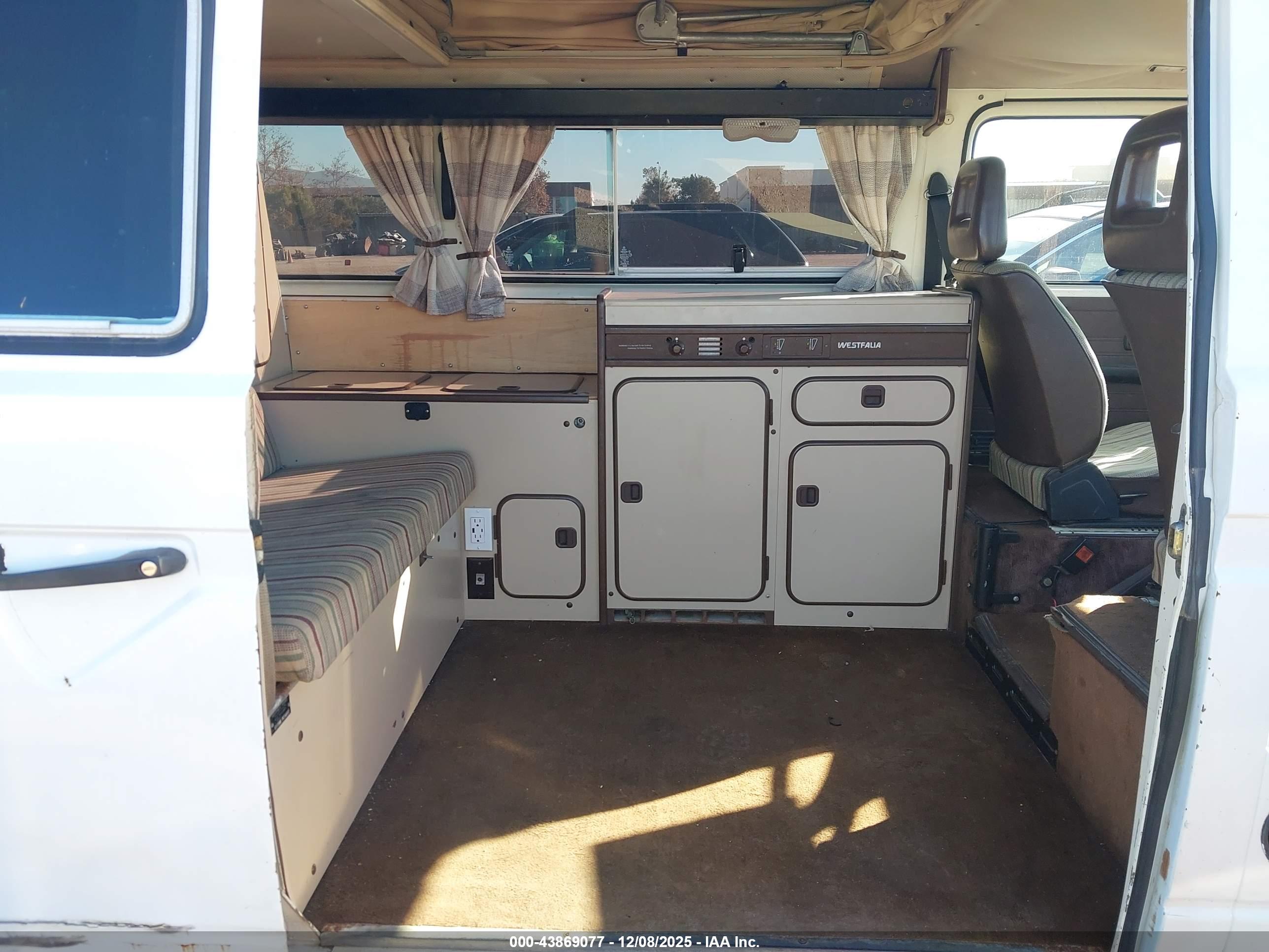 VOLKSWAGEN VANAGON image 8