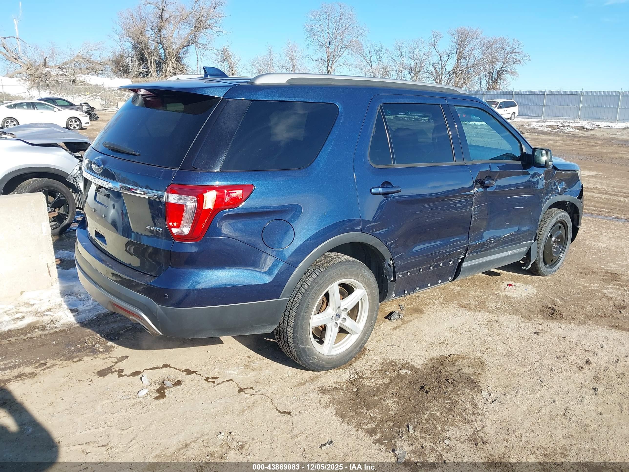 FORD EXPLORER image 4