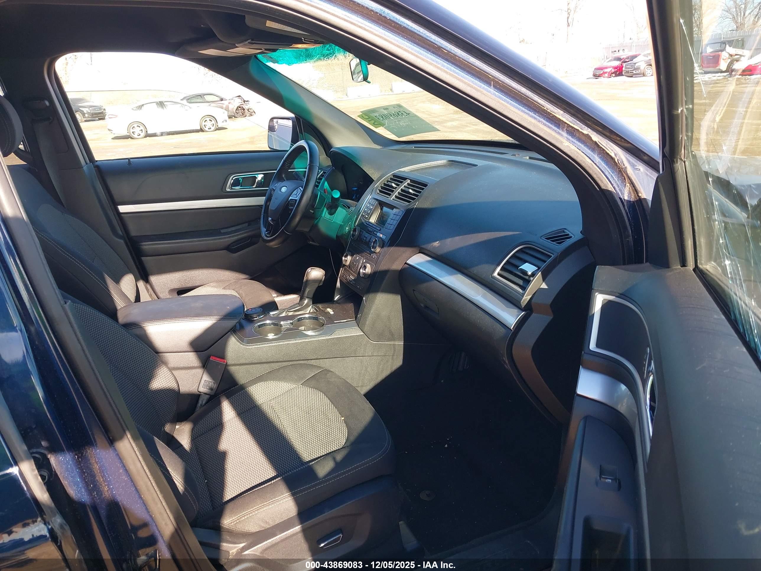 FORD EXPLORER image 5