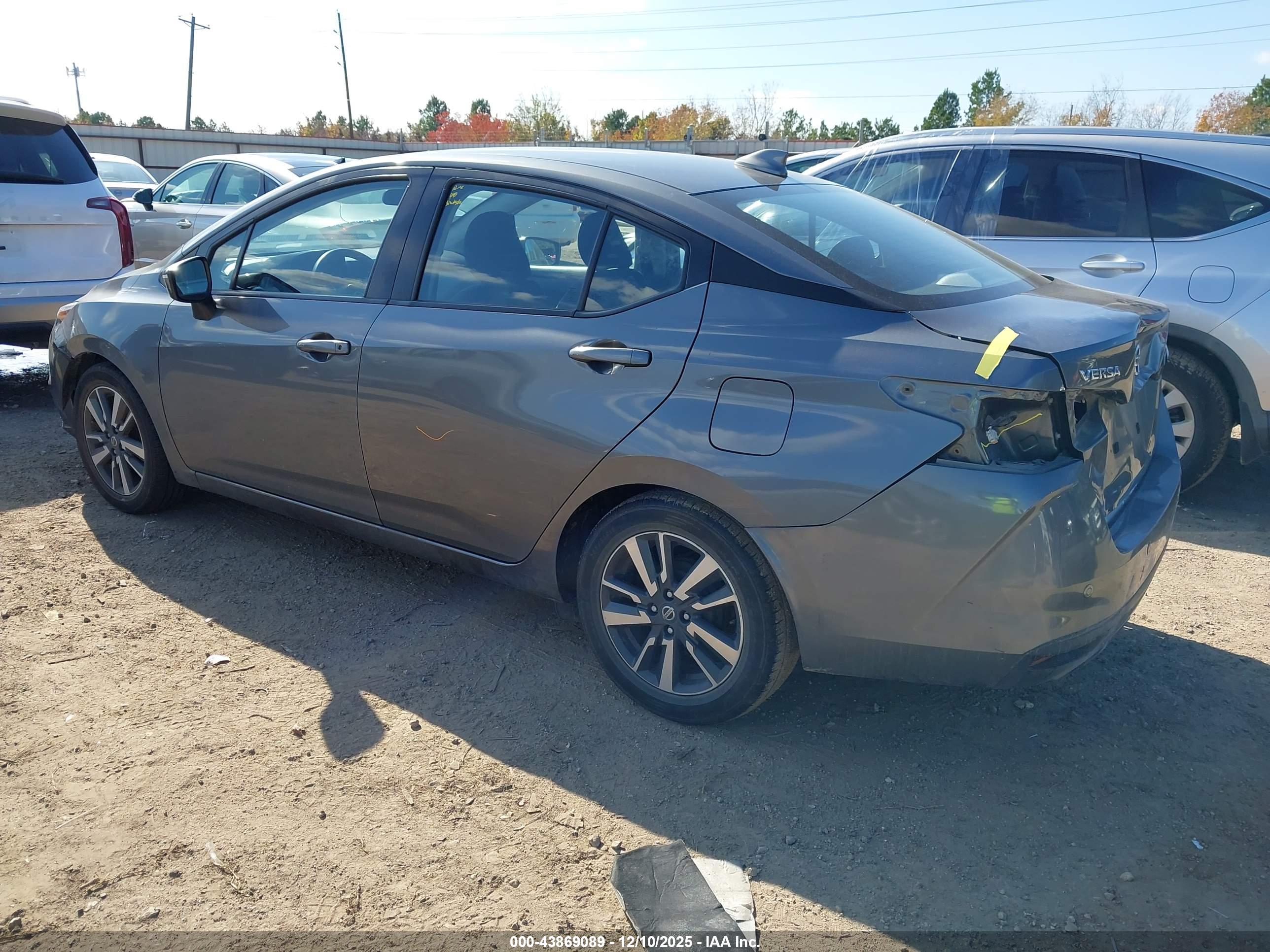 NISSAN VERSA image 3