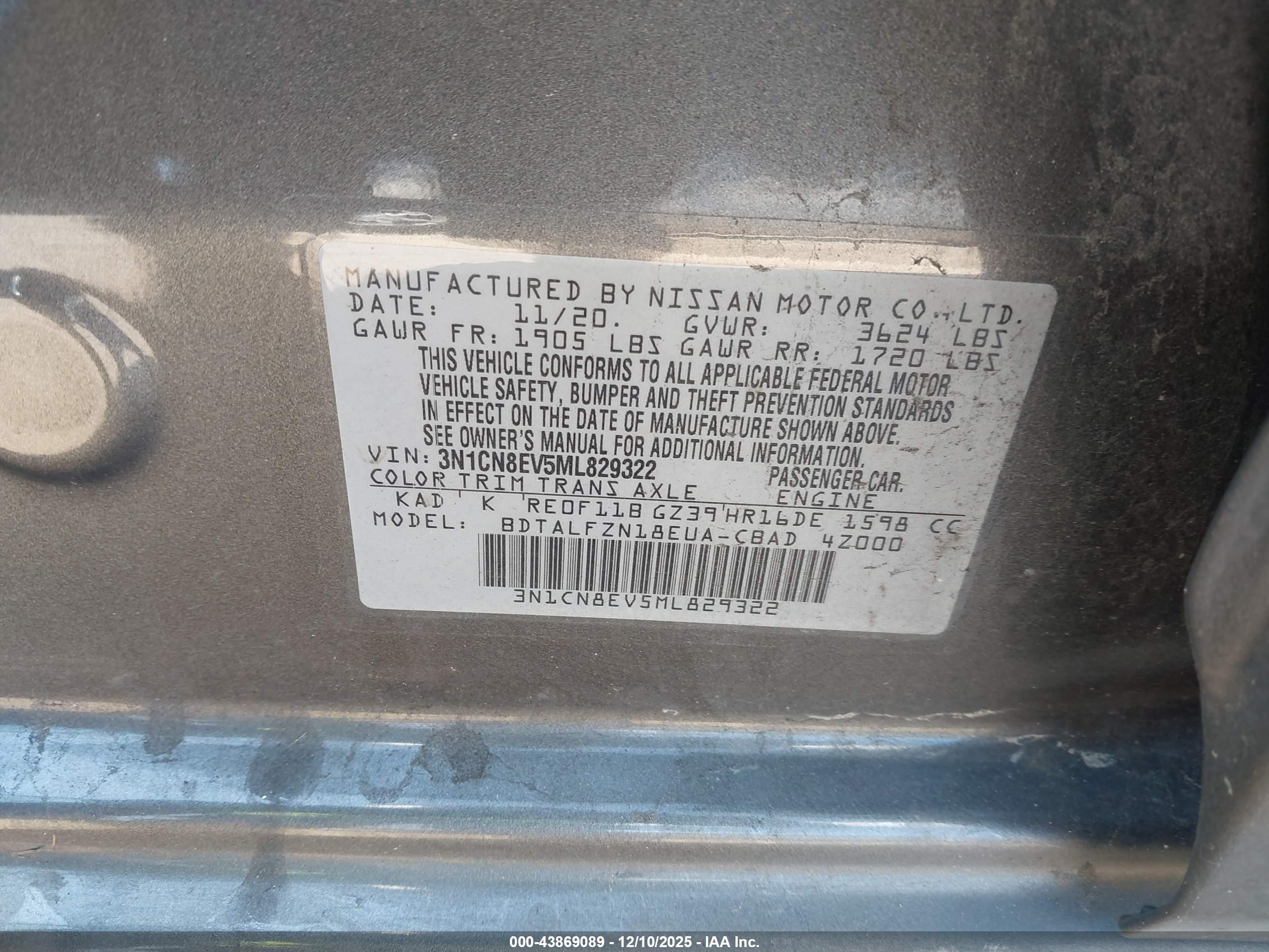 NISSAN VERSA image 9