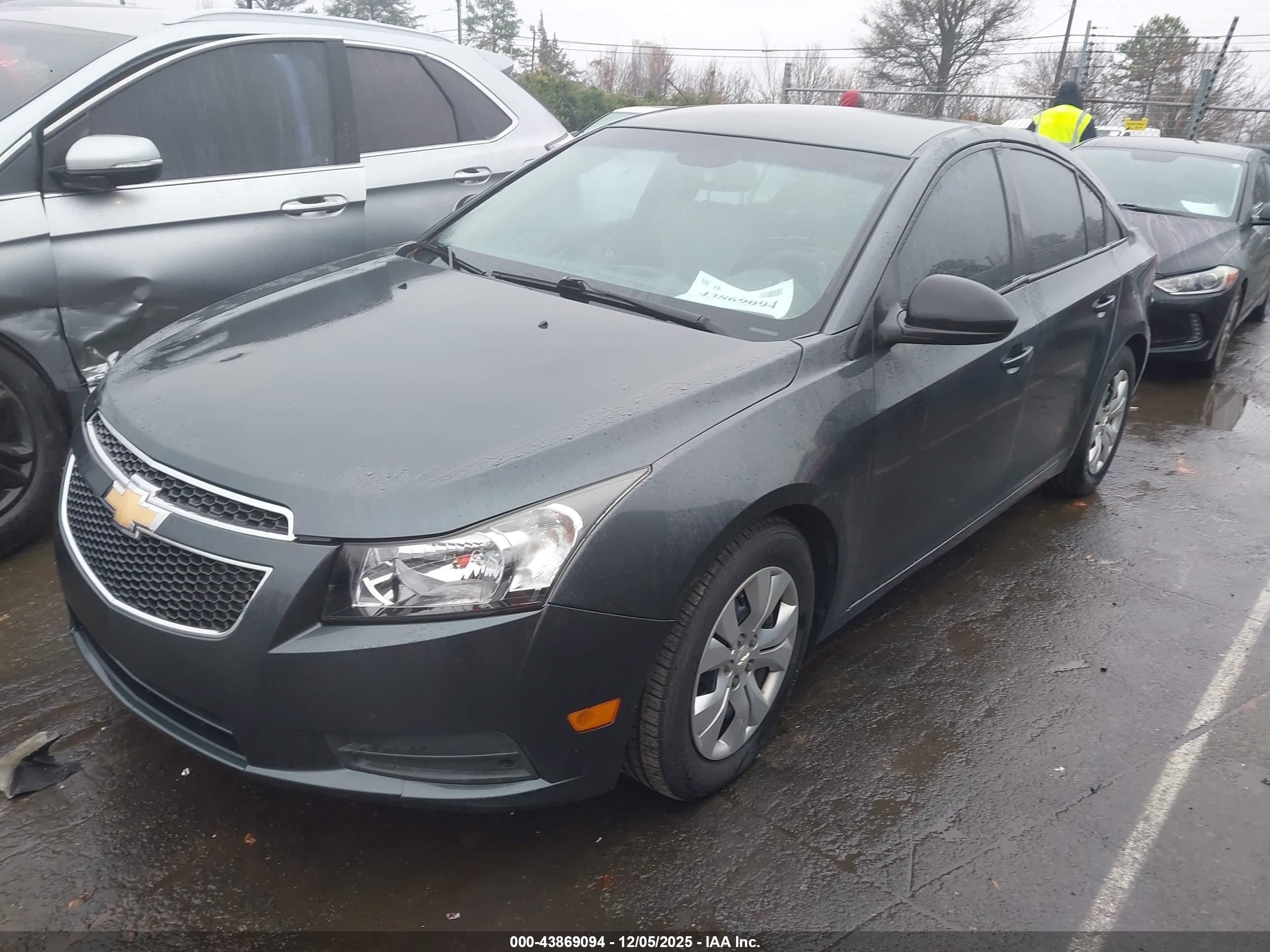 CHEVROLET CRUZE image 2