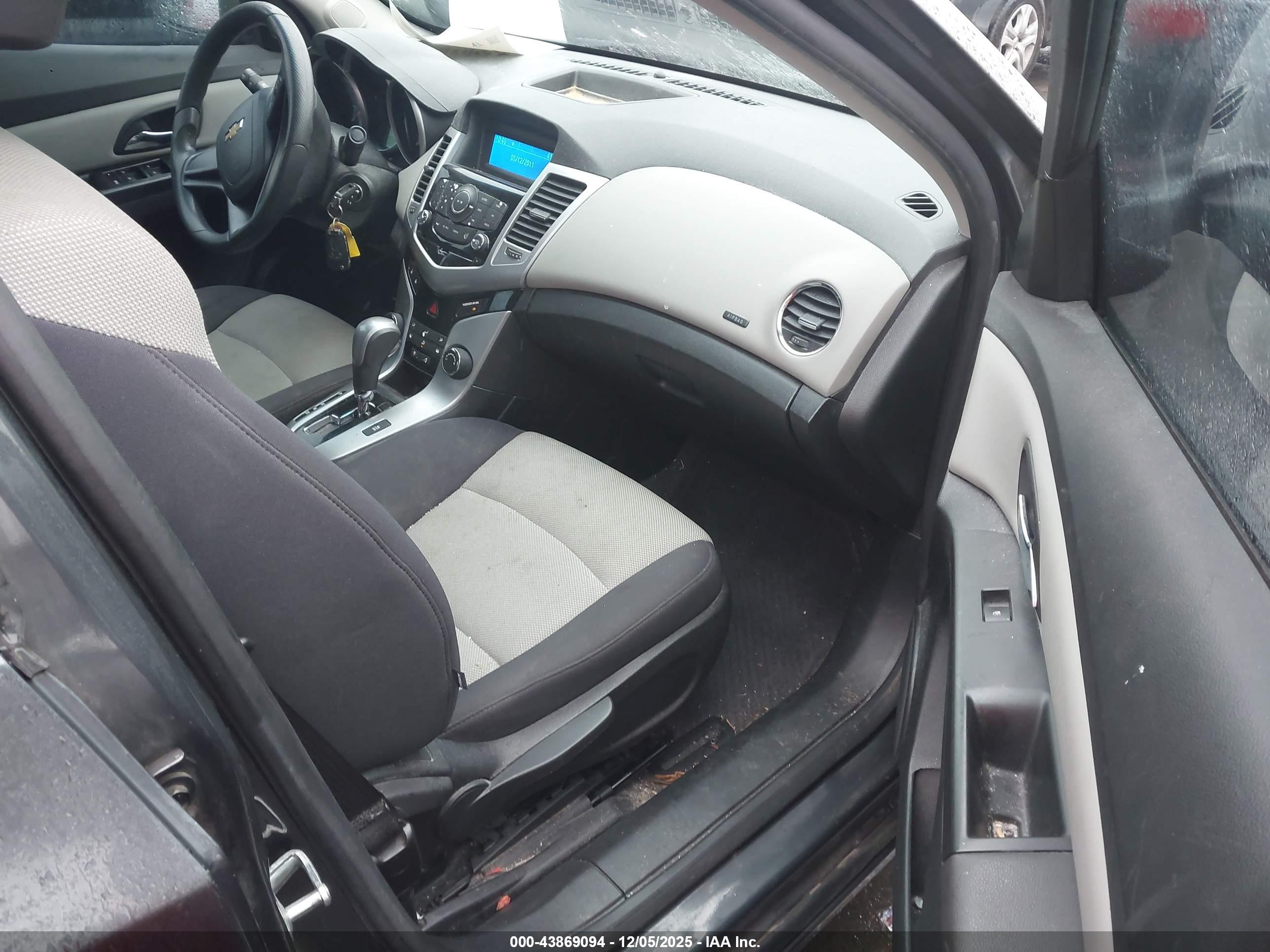 CHEVROLET CRUZE image 5