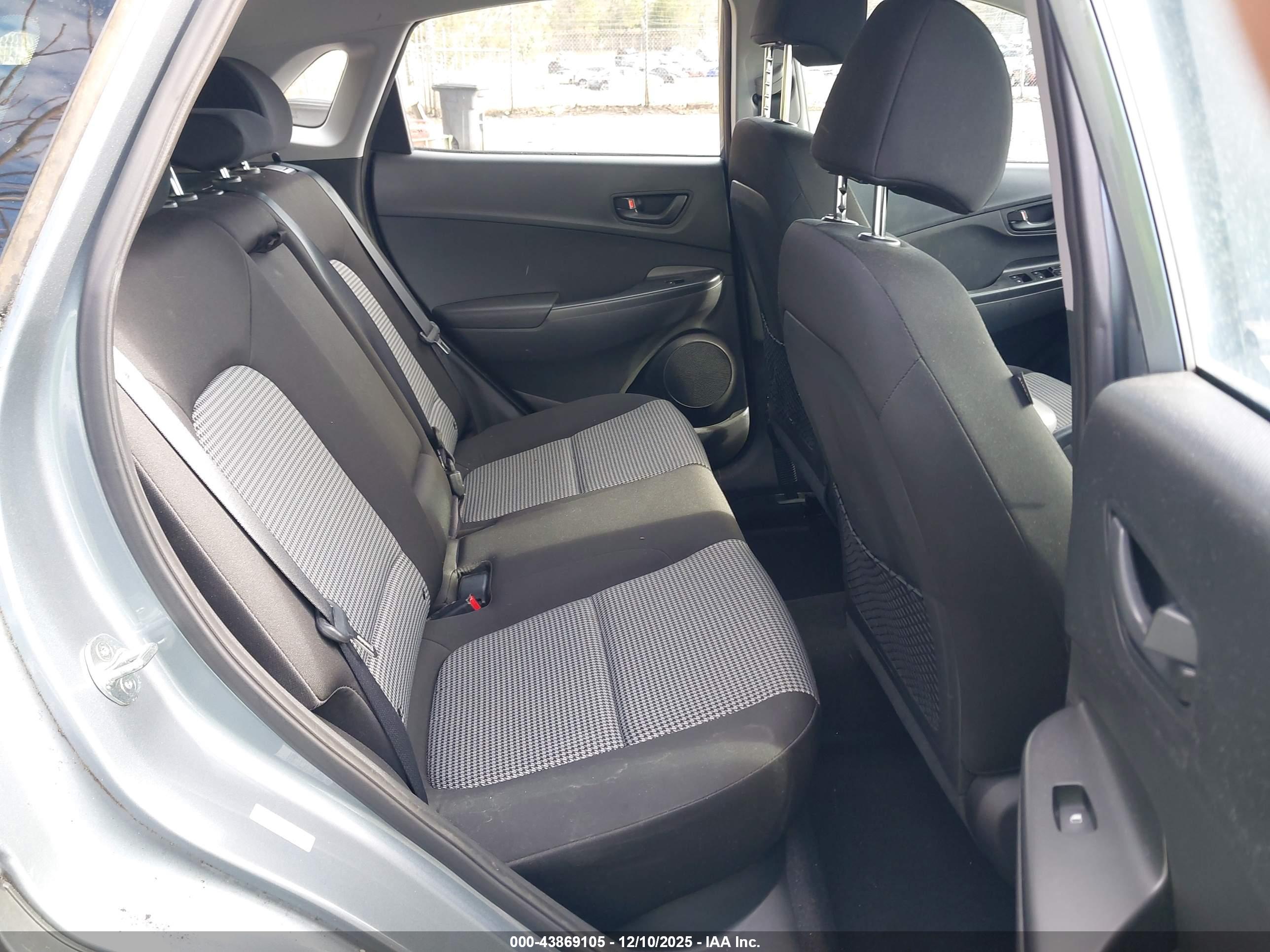 HYUNDAI KONA image 8