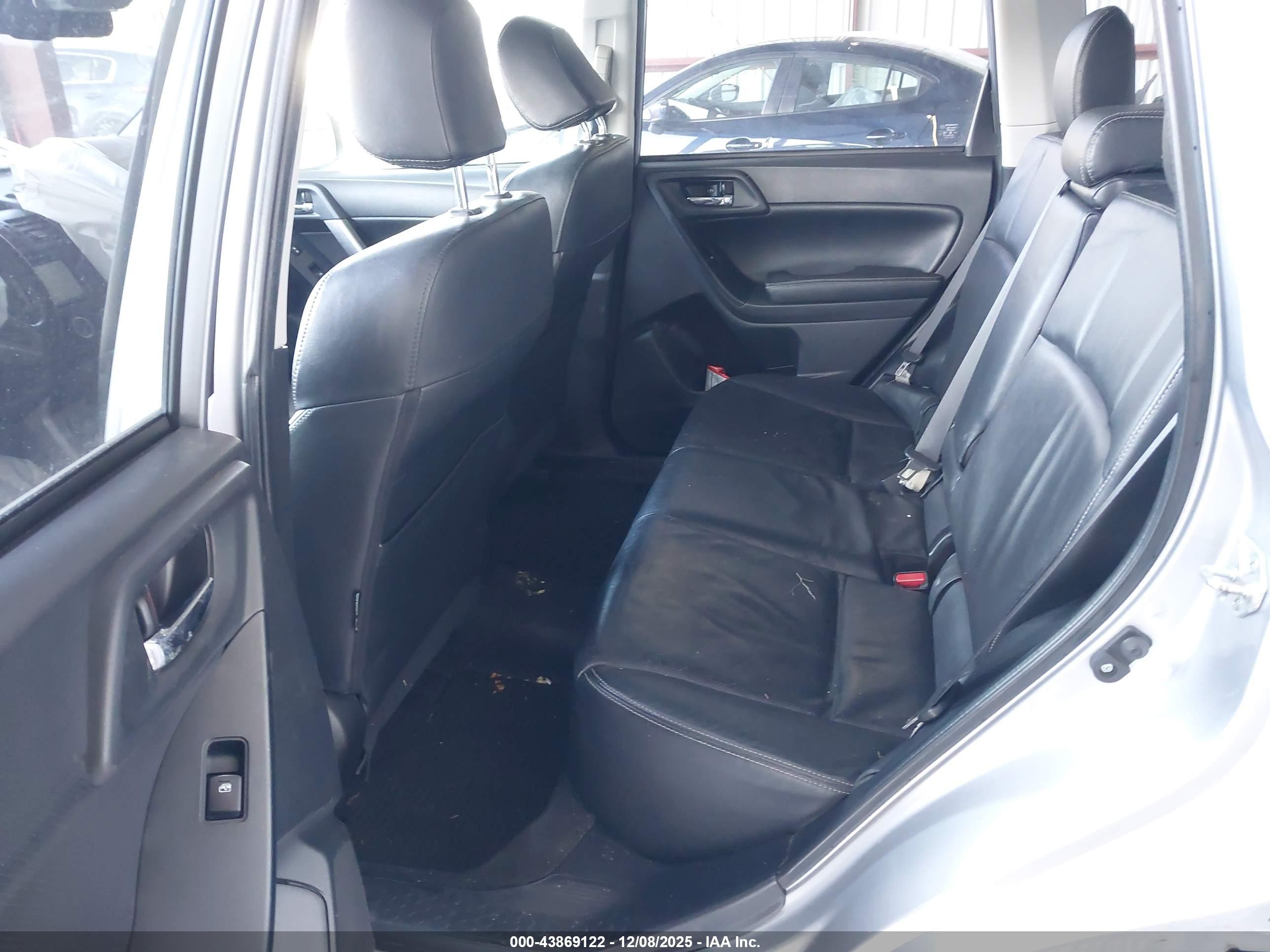 SUBARU FORESTER image 8