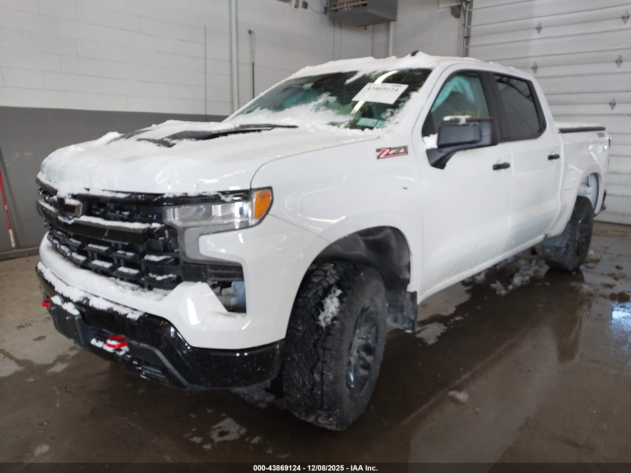 CHEVROLET SILVERADO image 2