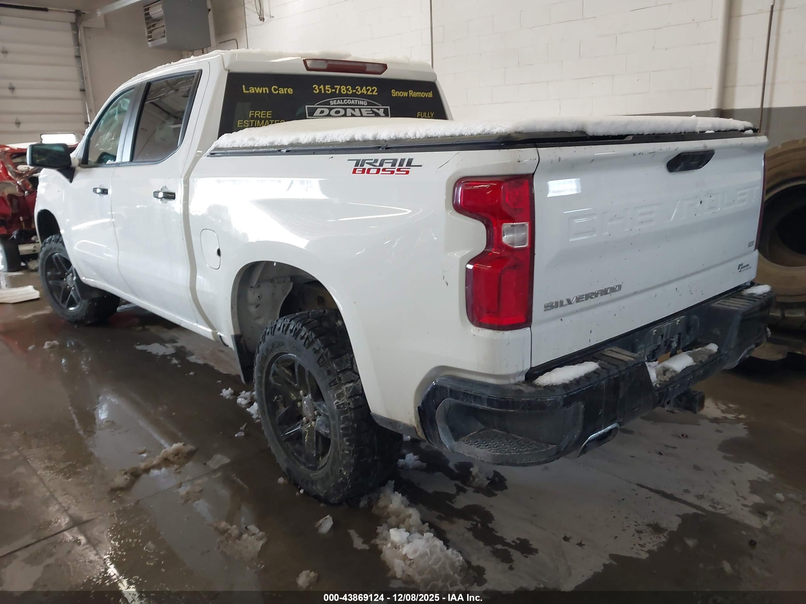 CHEVROLET SILVERADO image 3