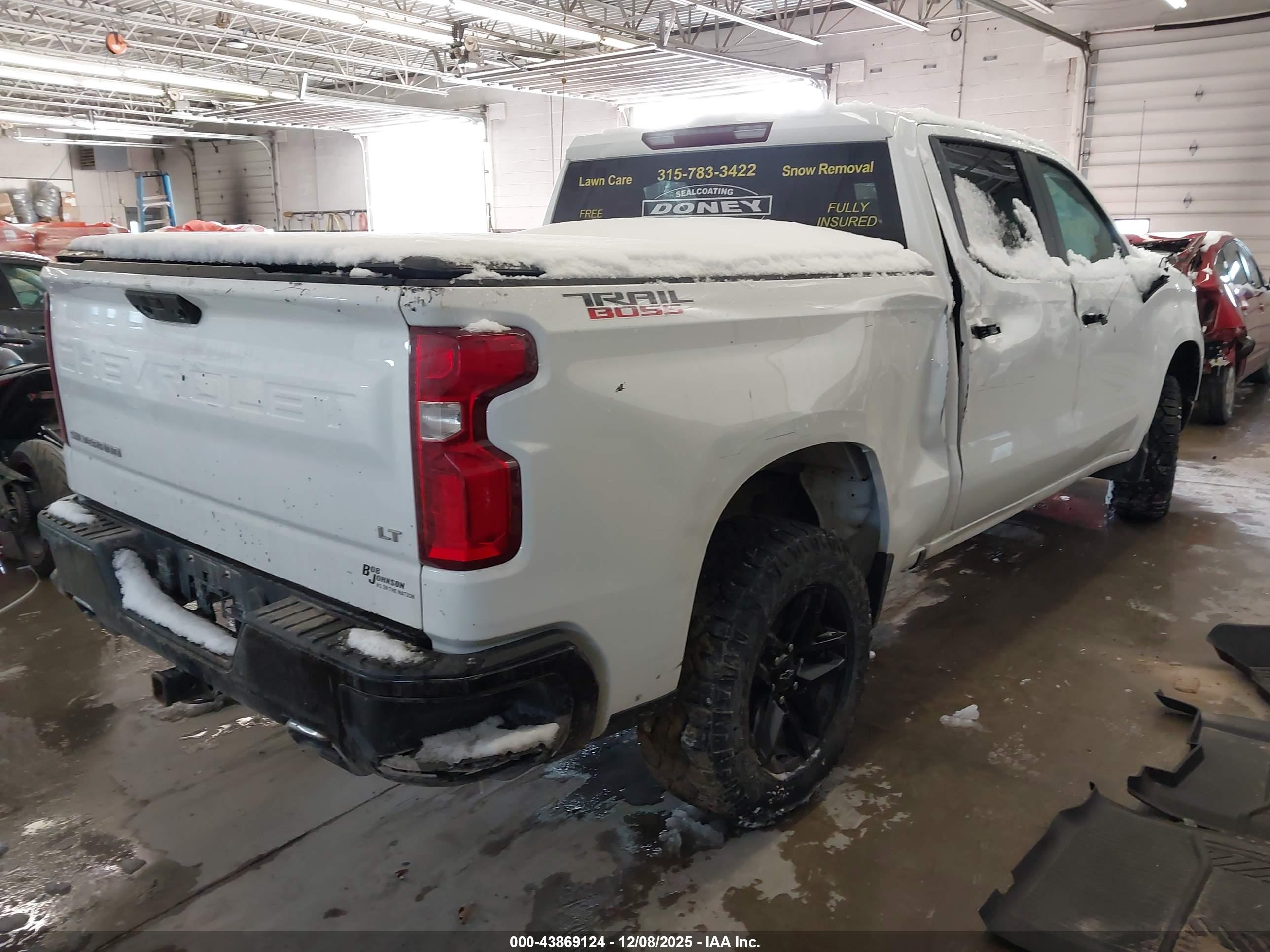 CHEVROLET SILVERADO image 4