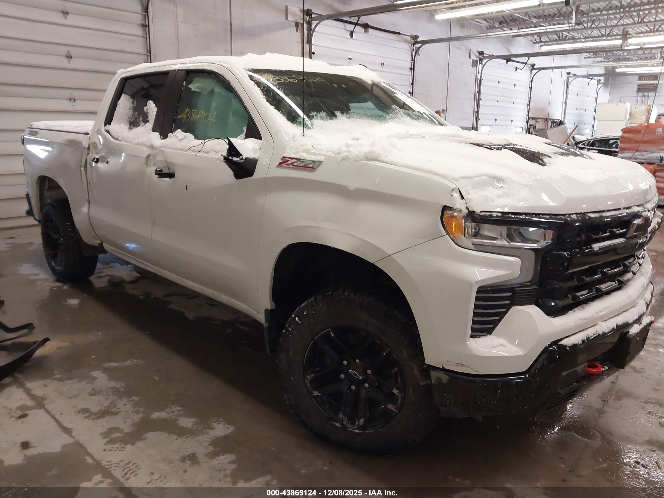 CHEVROLET SILVERADO image 6