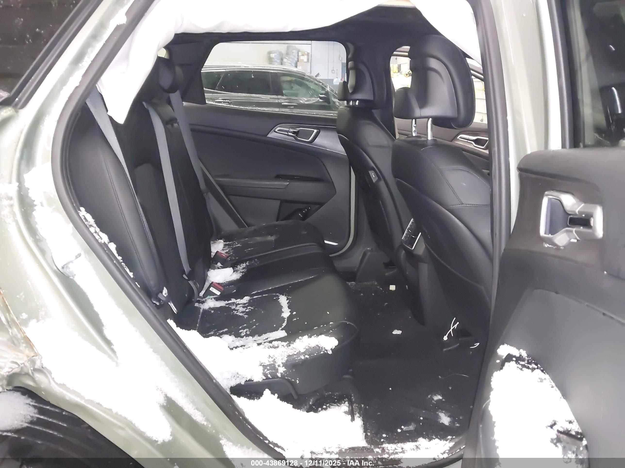 KIA SPORTAGE image 8