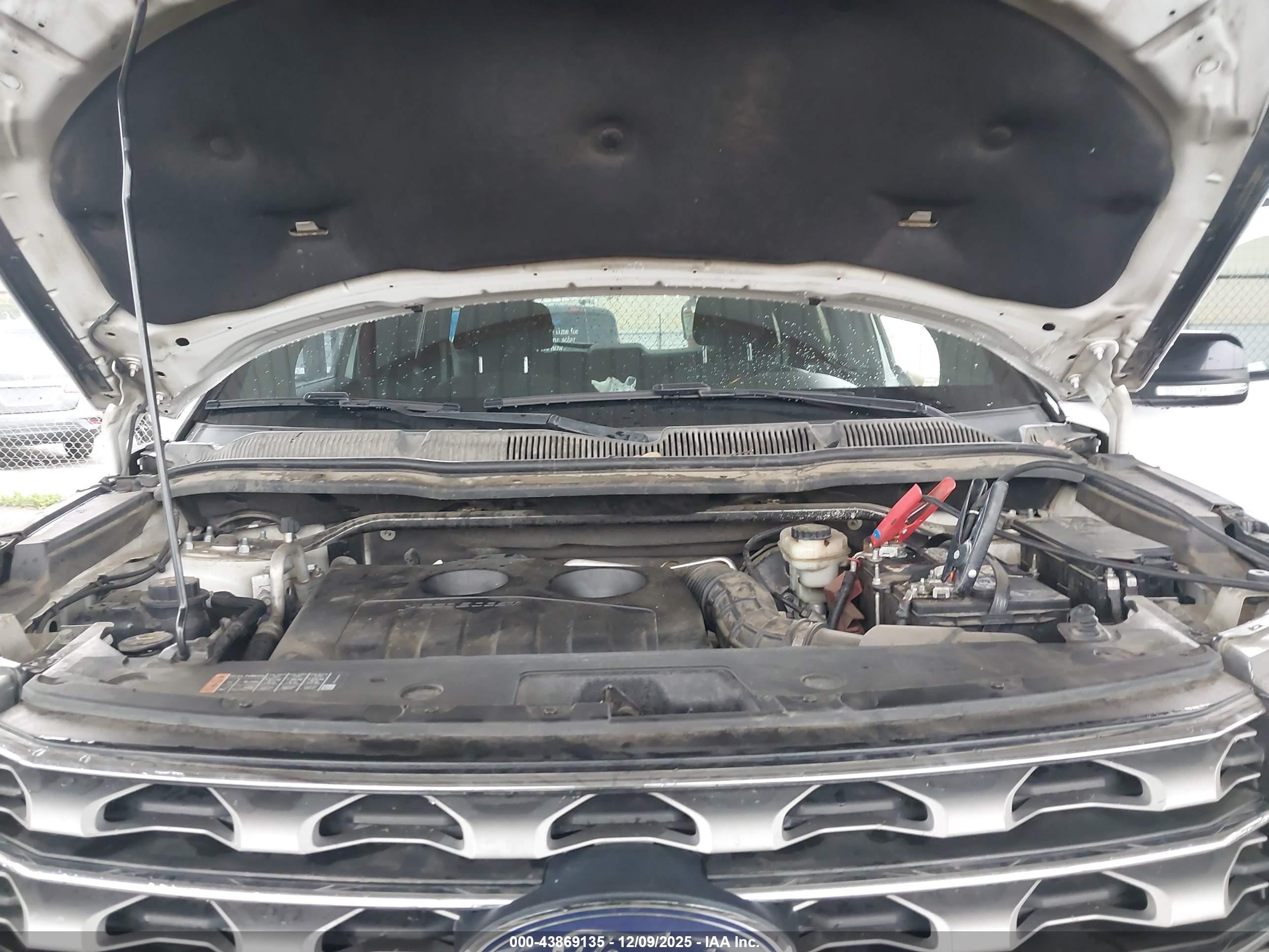 FORD EXPLORER image 10