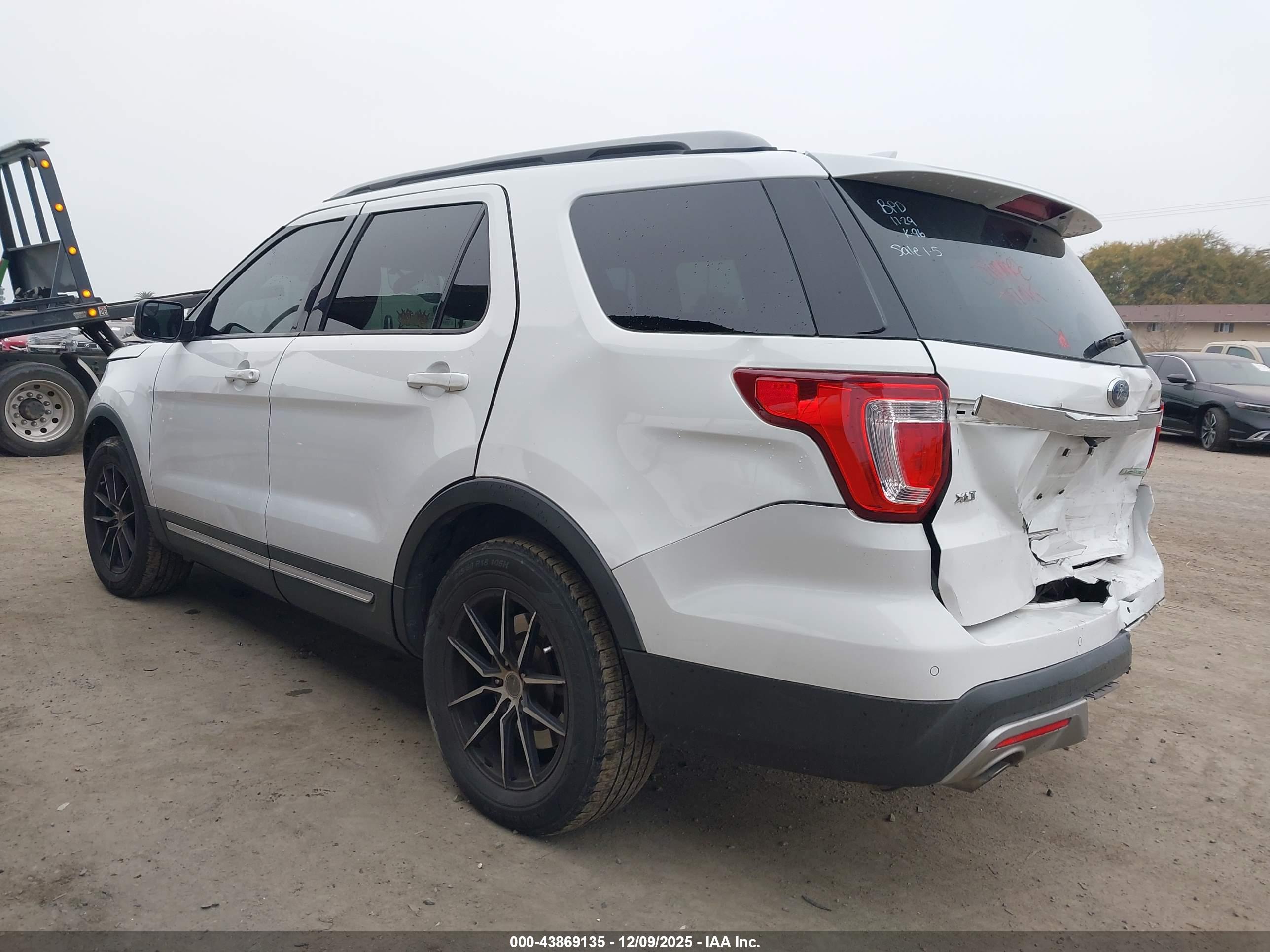 FORD EXPLORER image 3