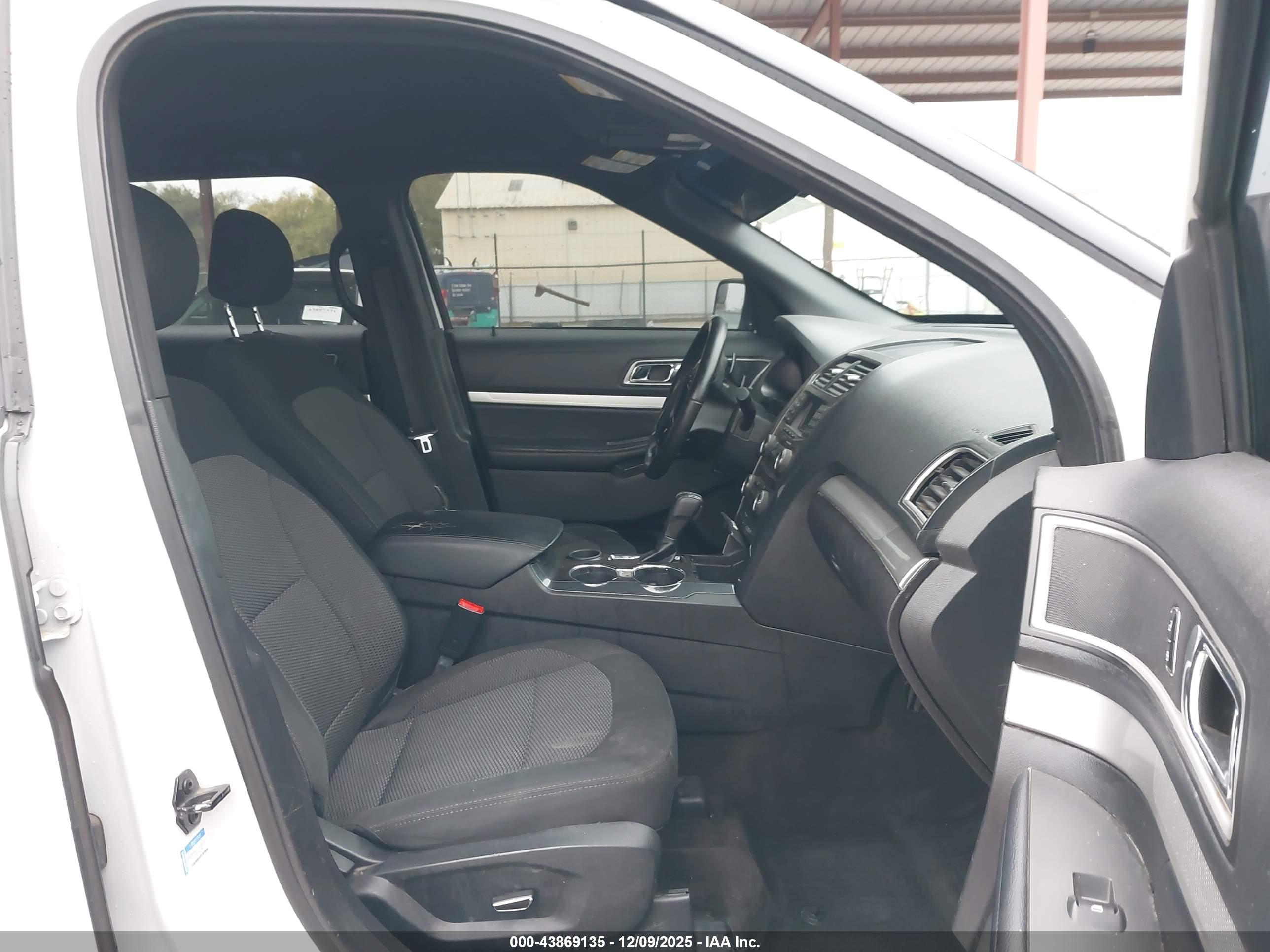 FORD EXPLORER image 5