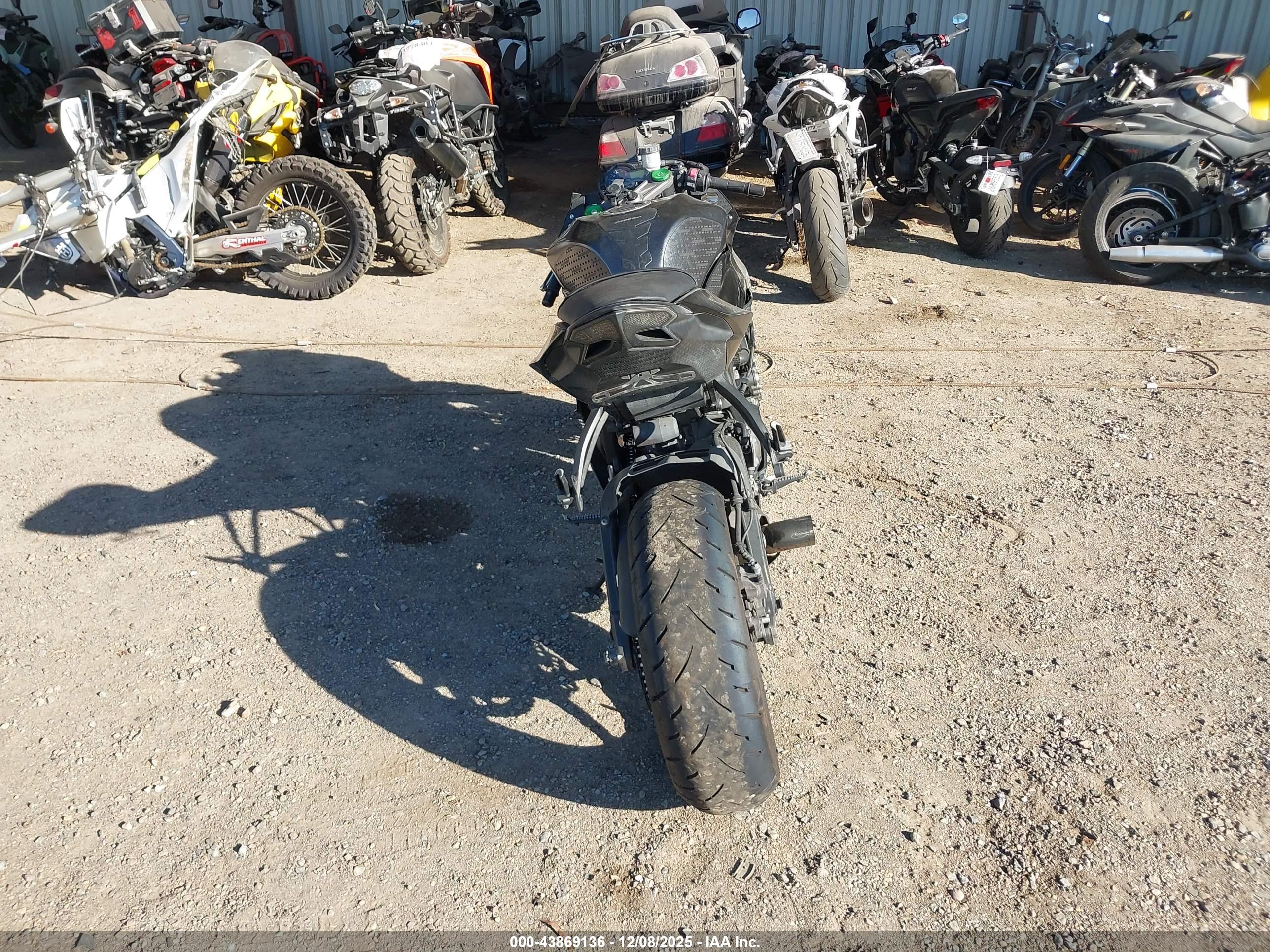 KAWASAKI ZX636 image 6