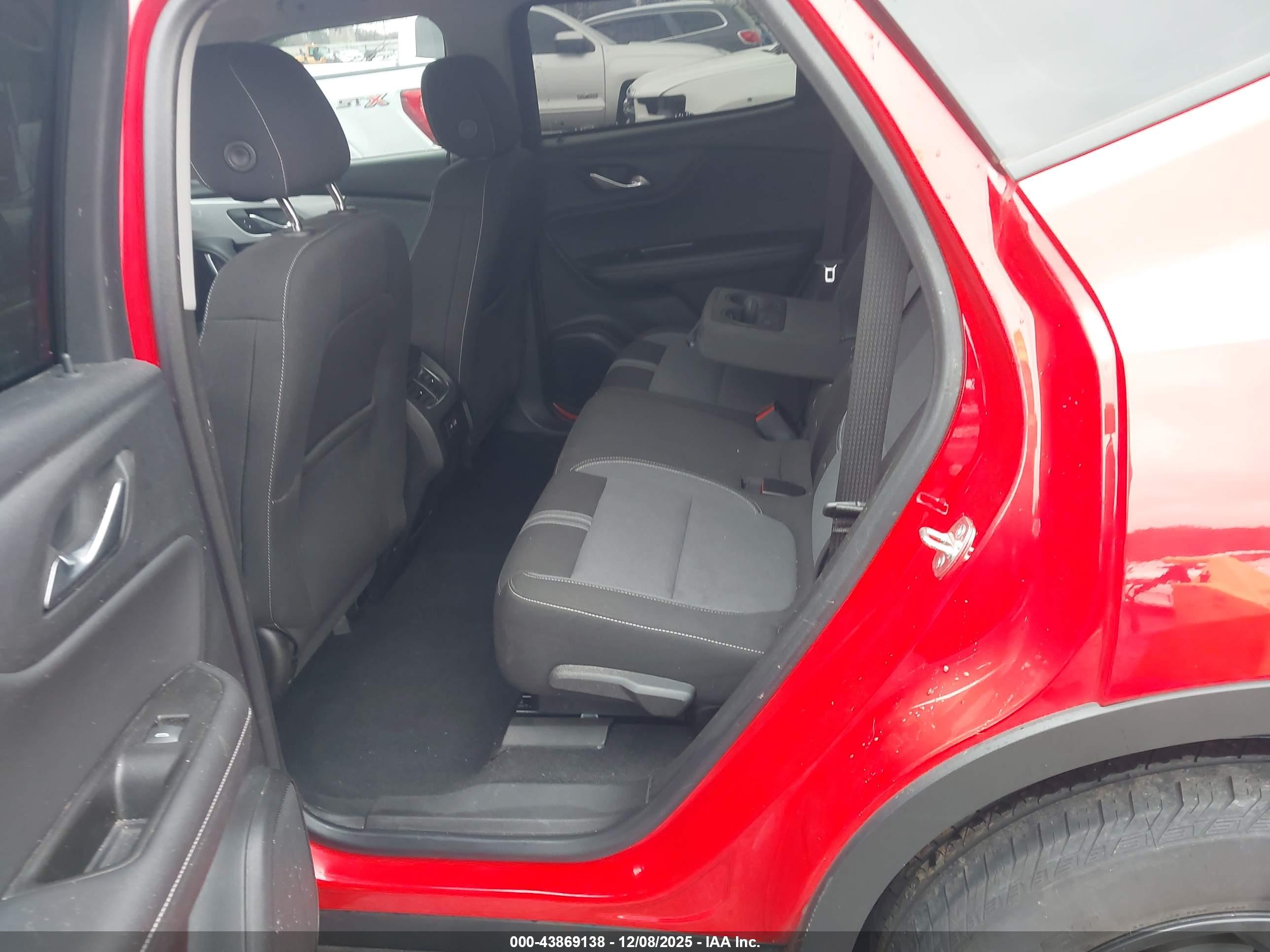 CHEVROLET BLAZER image 8