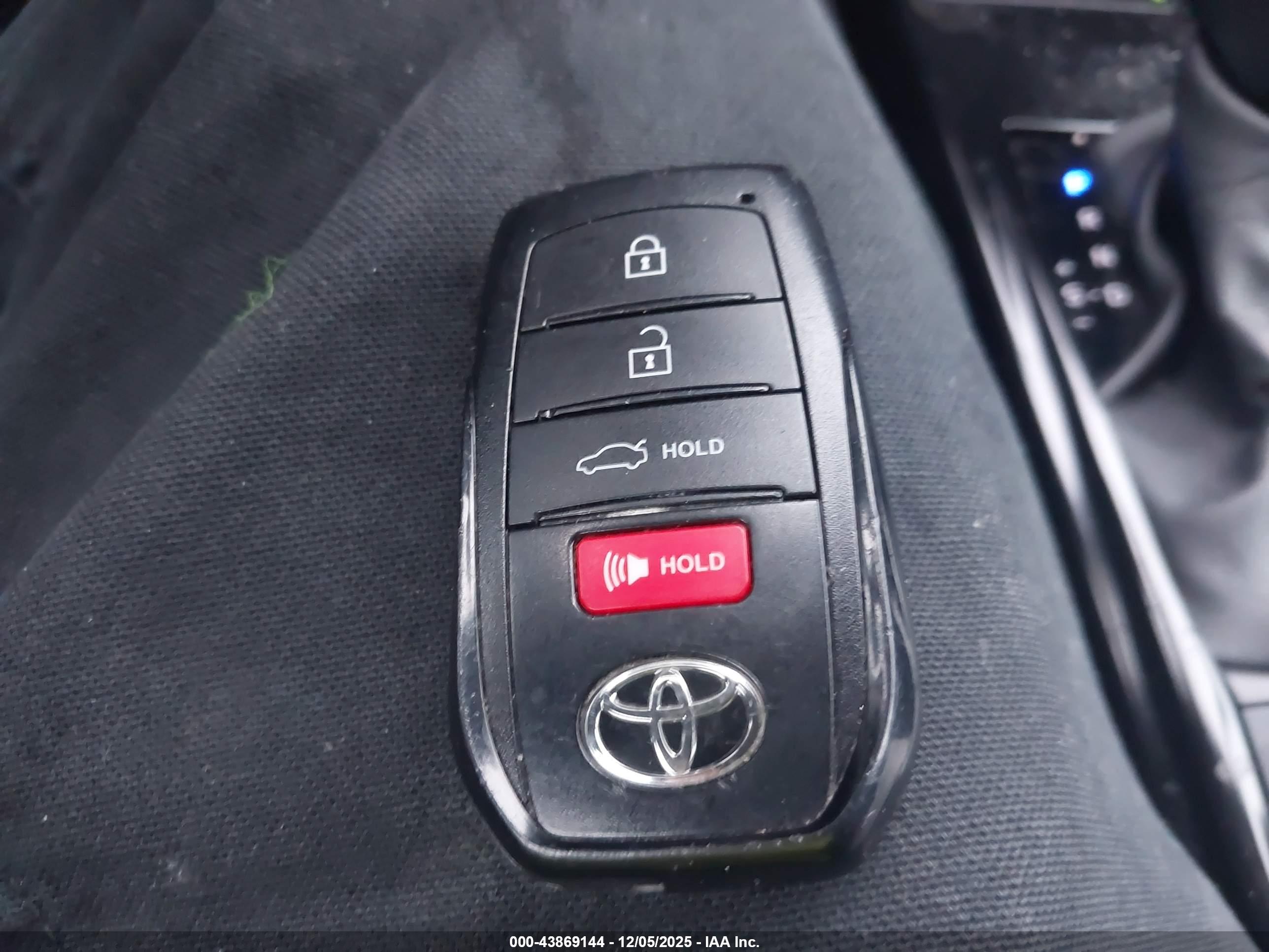 TOYOTA CAMRY image 11