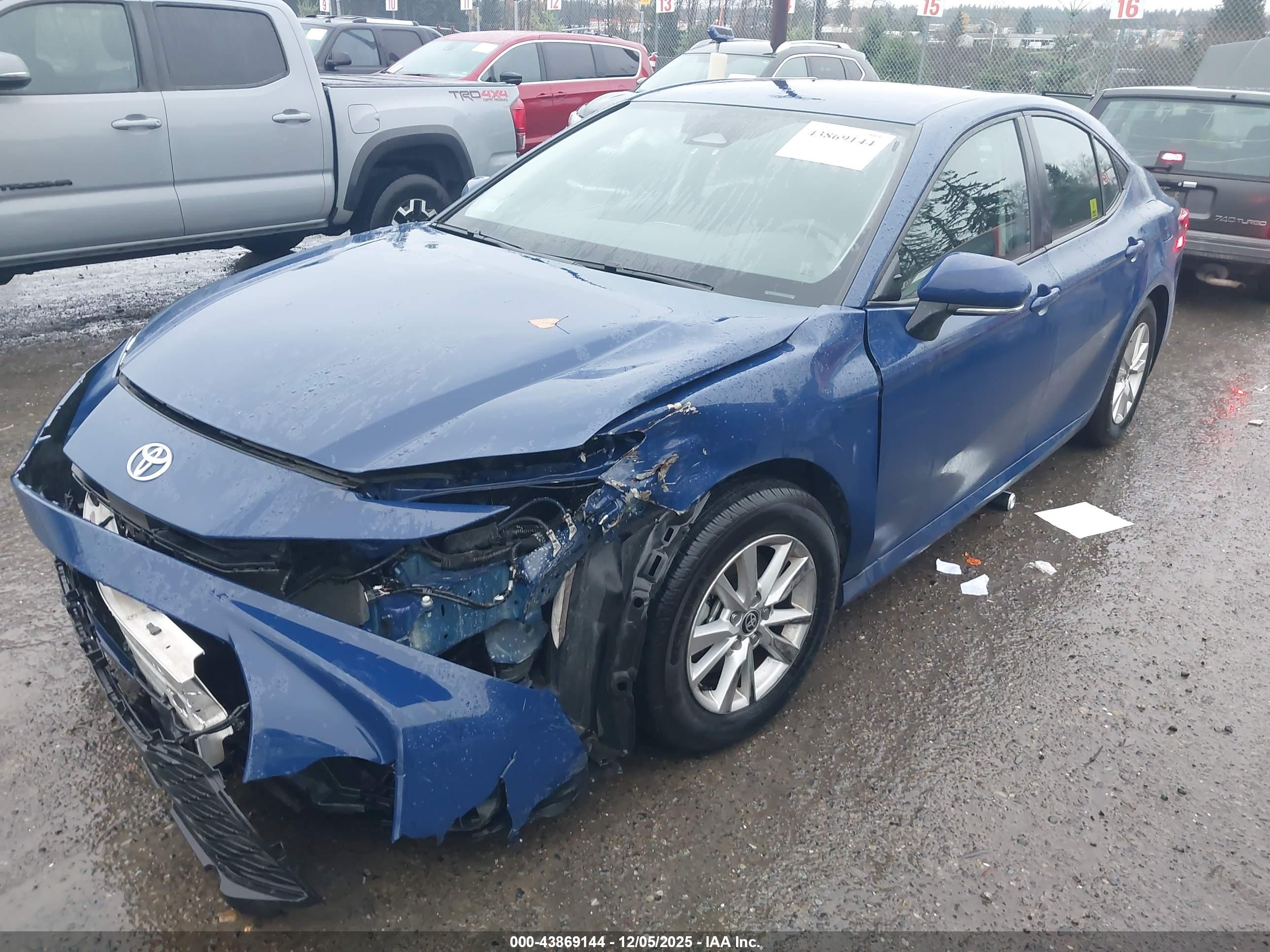 TOYOTA CAMRY image 2