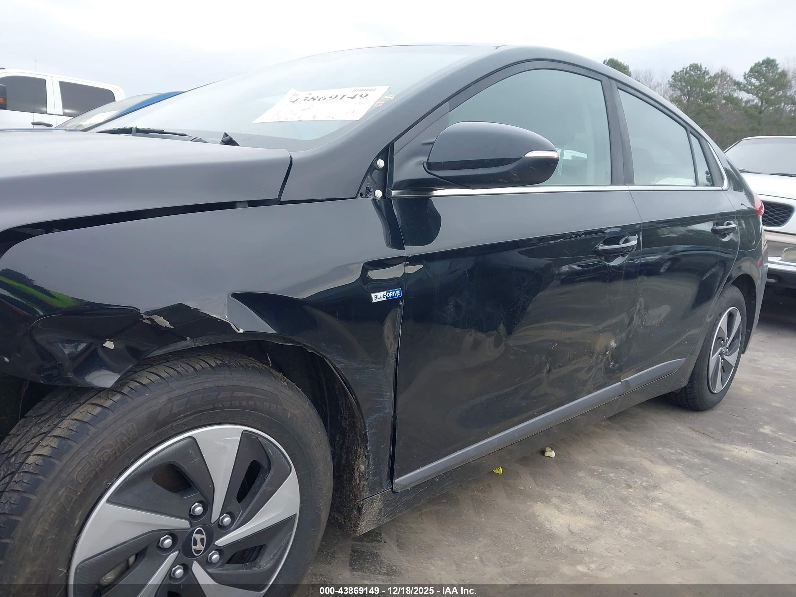HYUNDAI IONIQ image 6