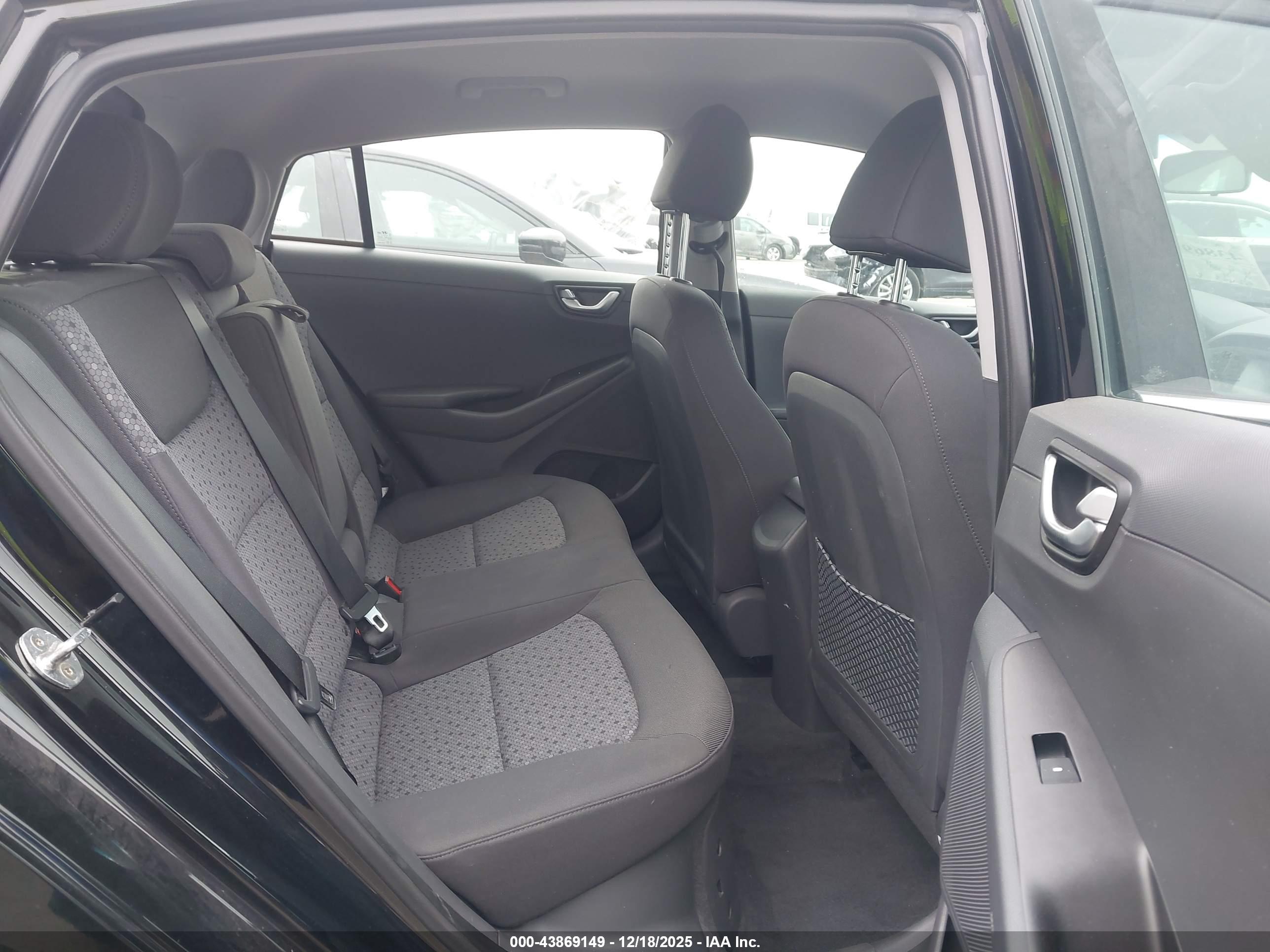 HYUNDAI IONIQ image 8