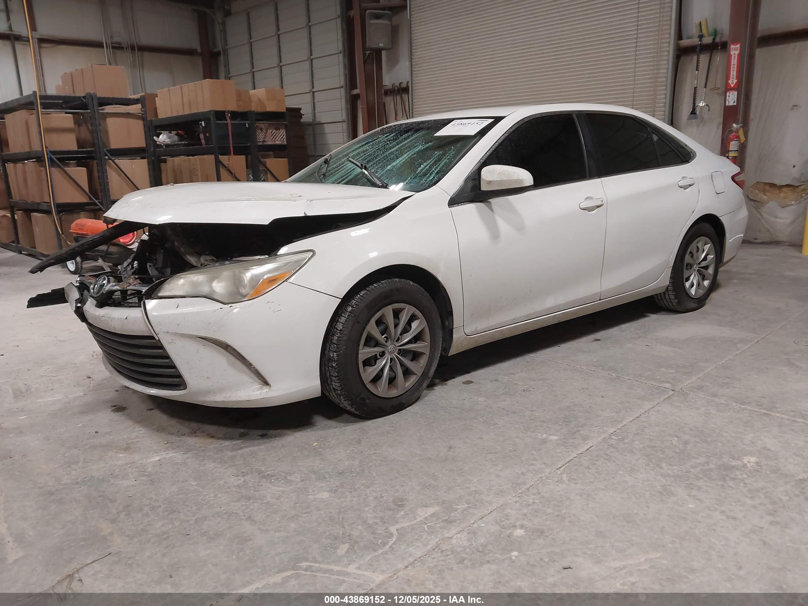 TOYOTA CAMRY image 2