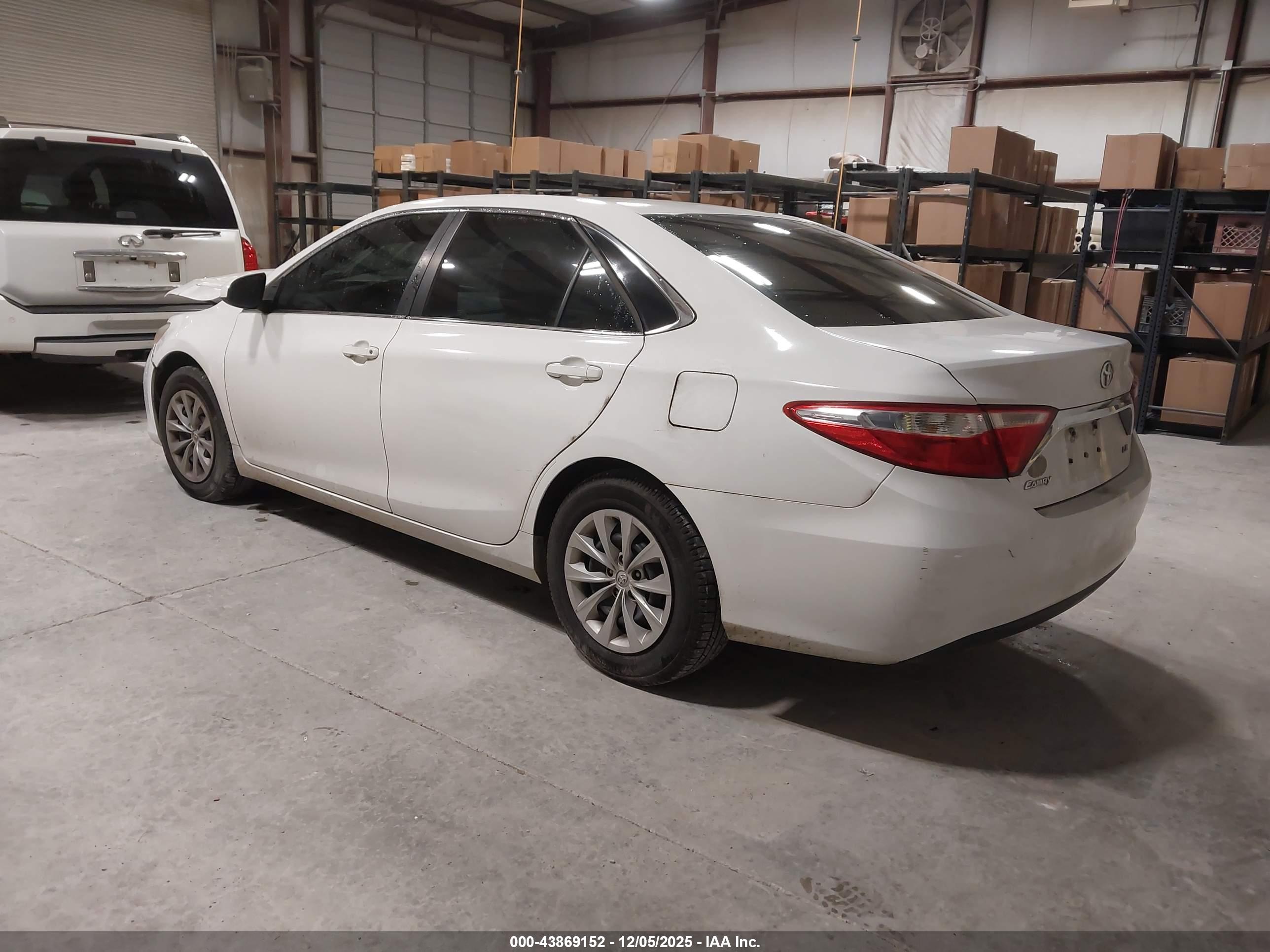 TOYOTA CAMRY image 3