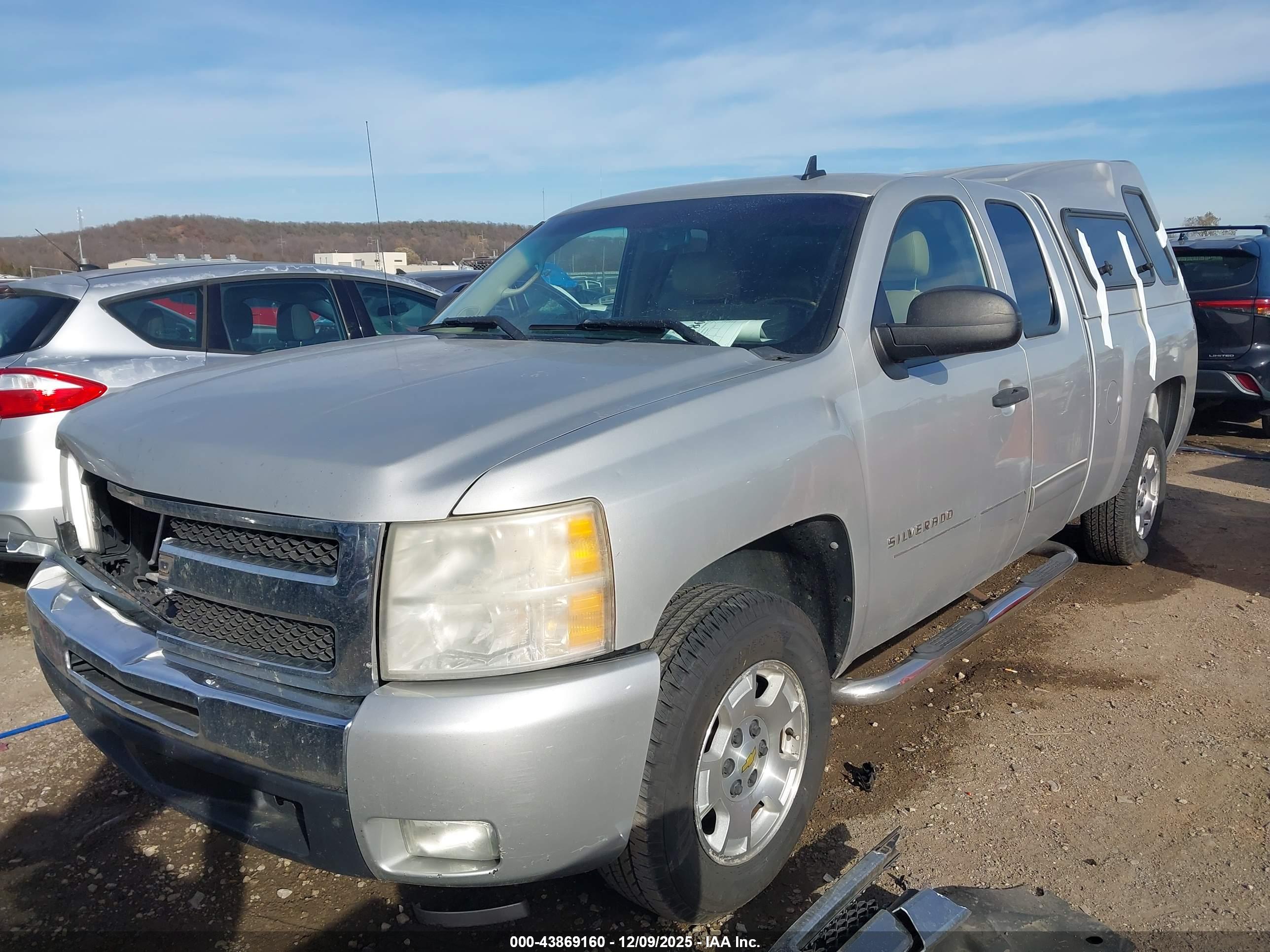 CHEVROLET SILVERADO image 2