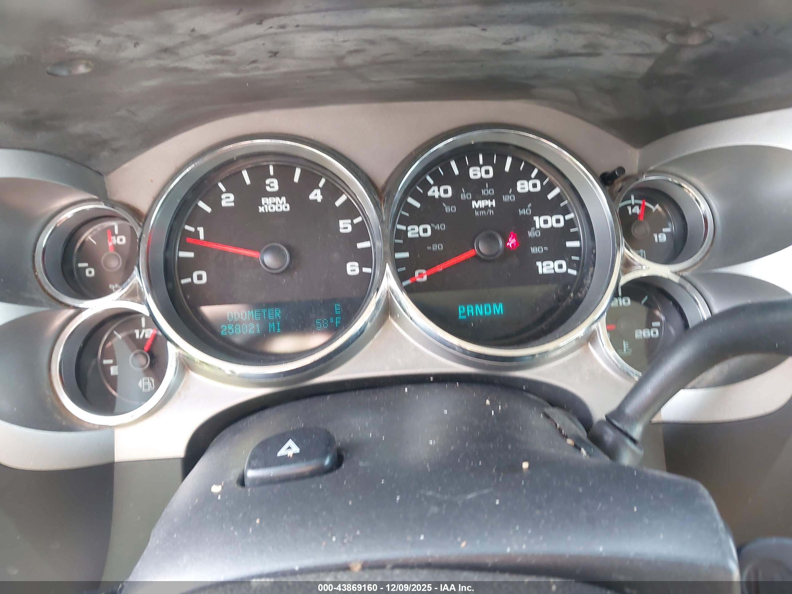 CHEVROLET SILVERADO image 7